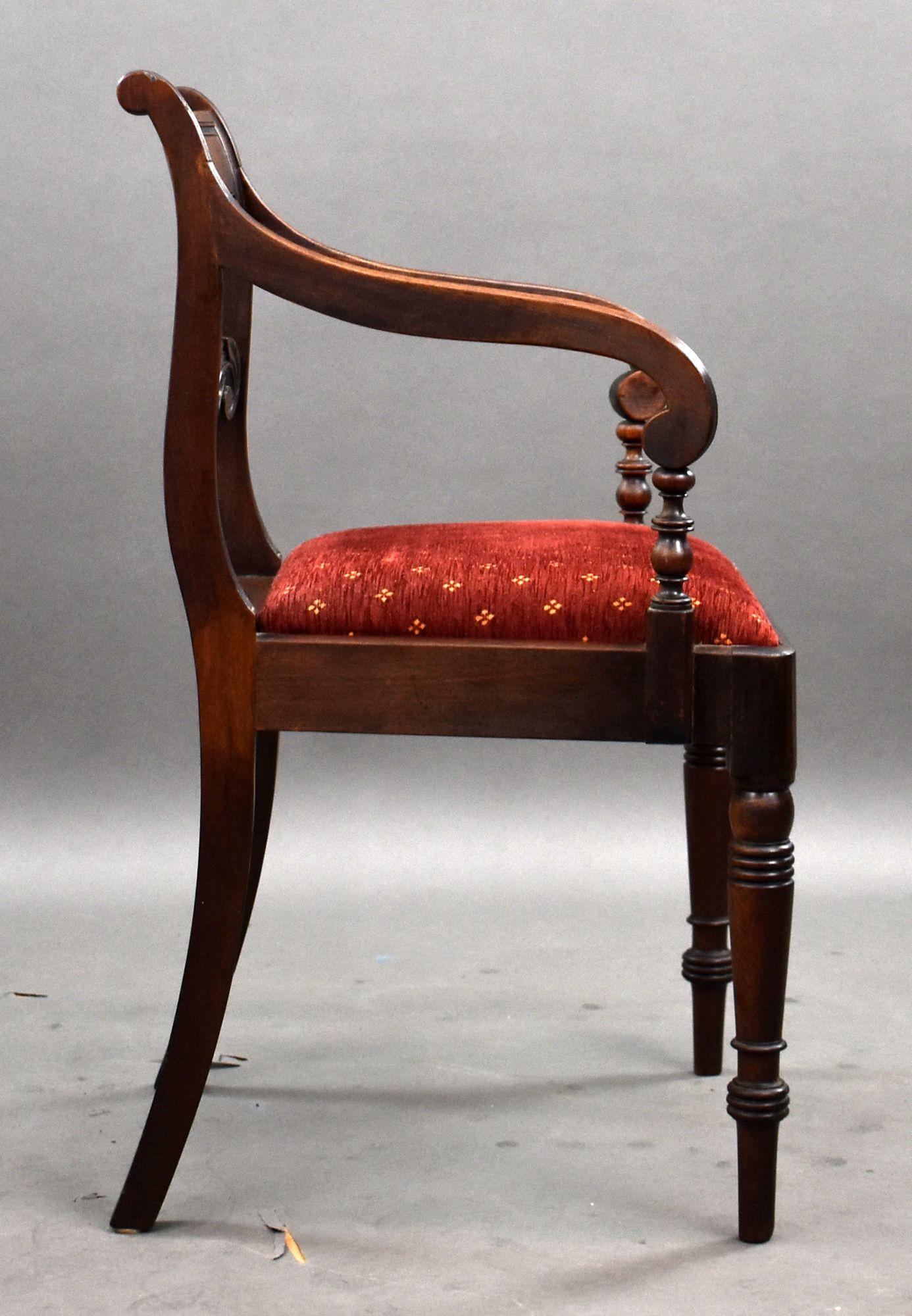 Set of 12 Regency Mahogany Dining Chairs In Good Condition For Sale In Chelmsford, Essex
