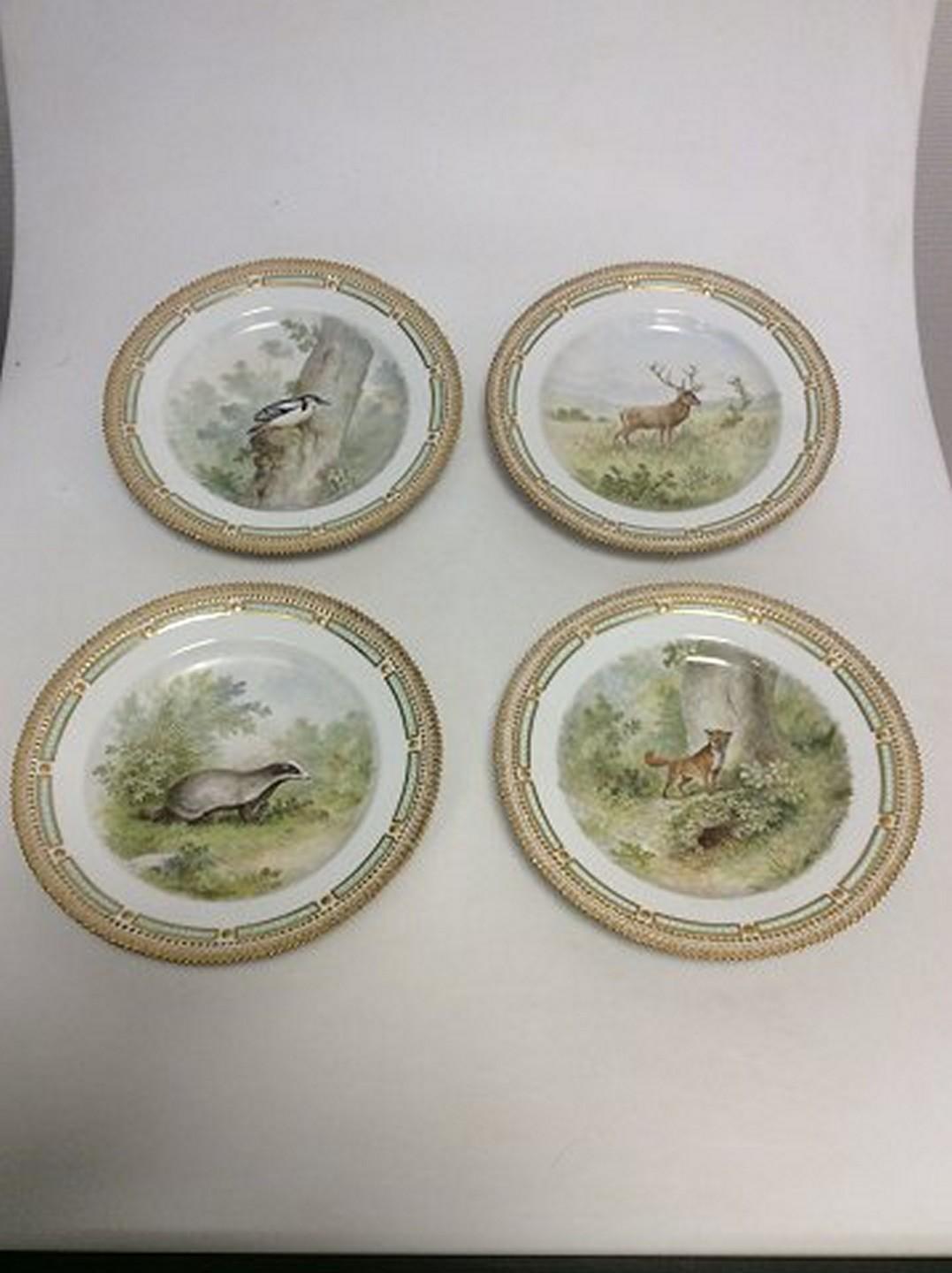 Hand-Painted Set of 12 Royal Copenhagen Flora Danica Game Dinner Plate No. 3549 For Sale