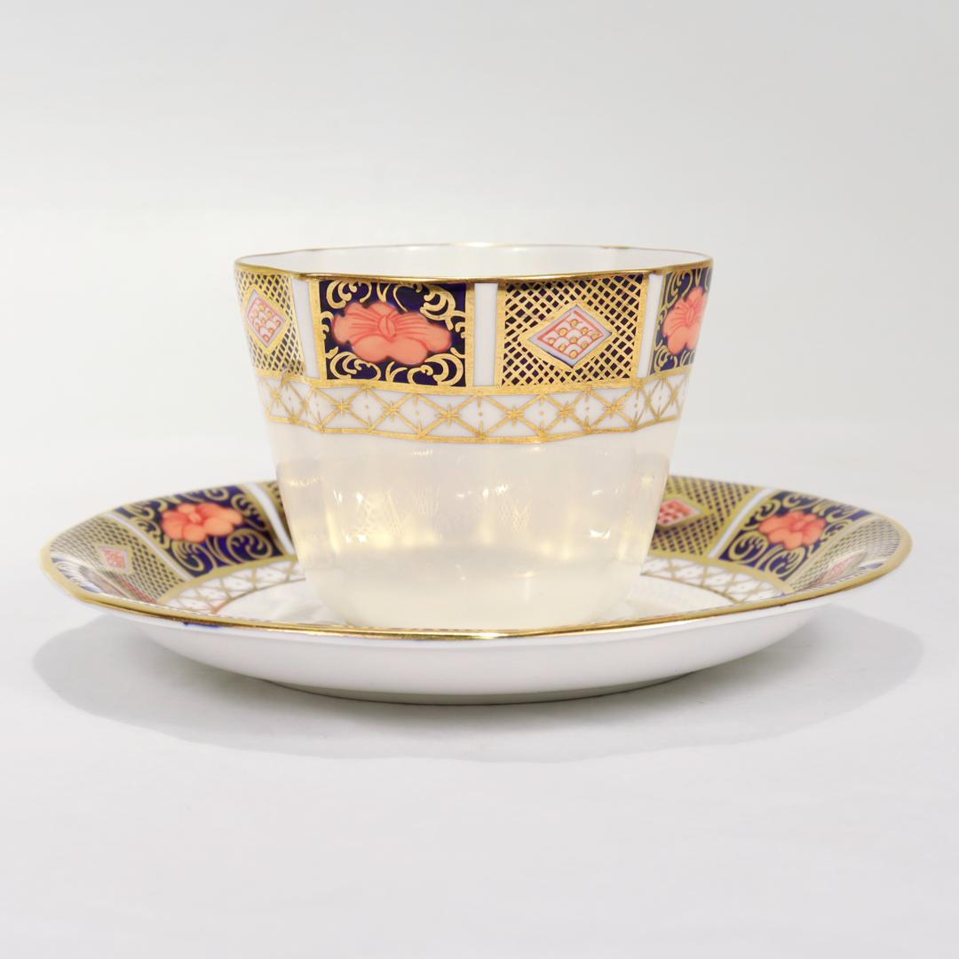 Satz von 12 Royal Crown Derby Porcelain Border Imari Pattern 8450 Tassen & Untertassen im Angebot 4