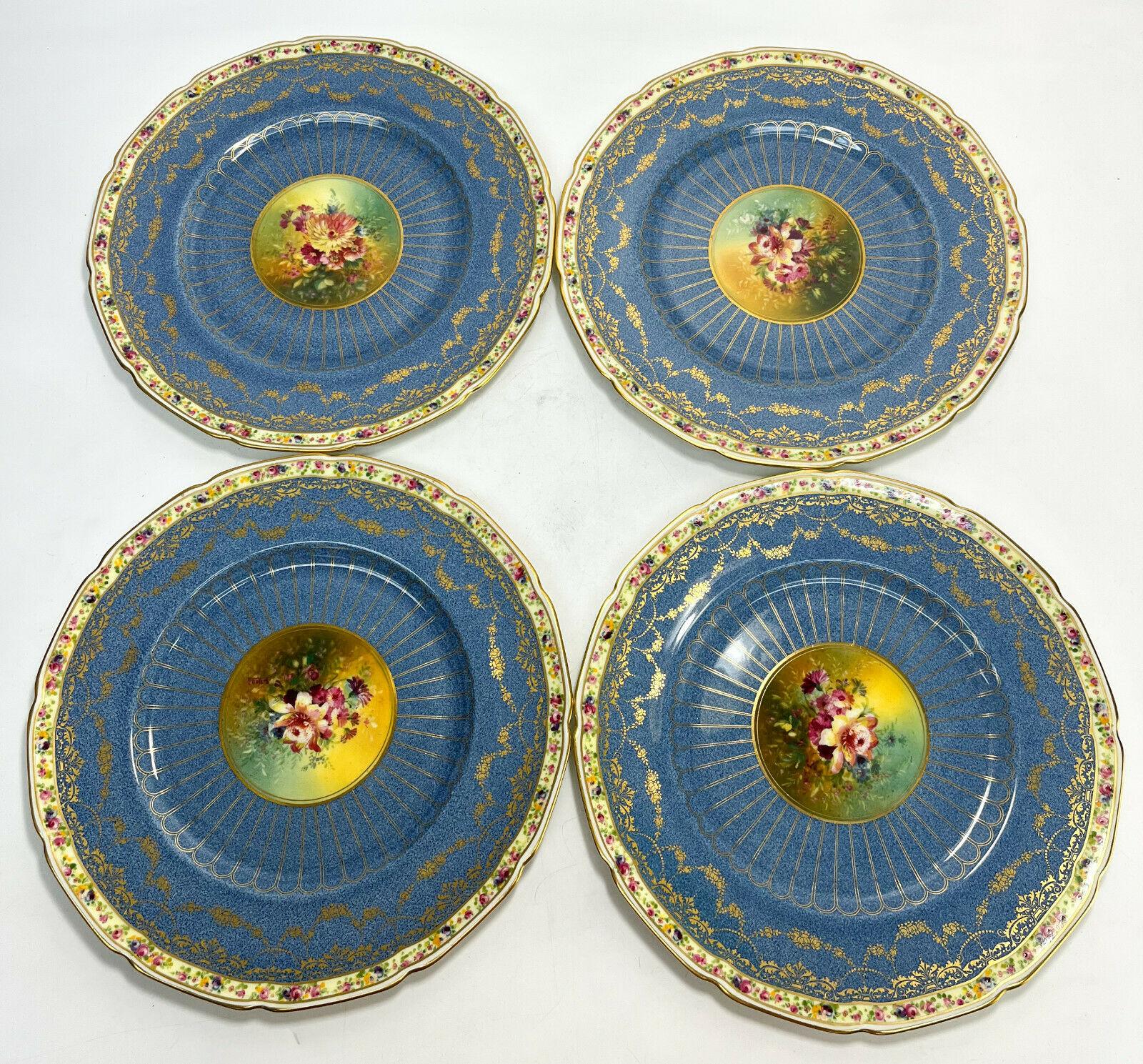 20th Century Set of 12 Royal Doulton England Porcelain Dinner Plates, circa 1910
