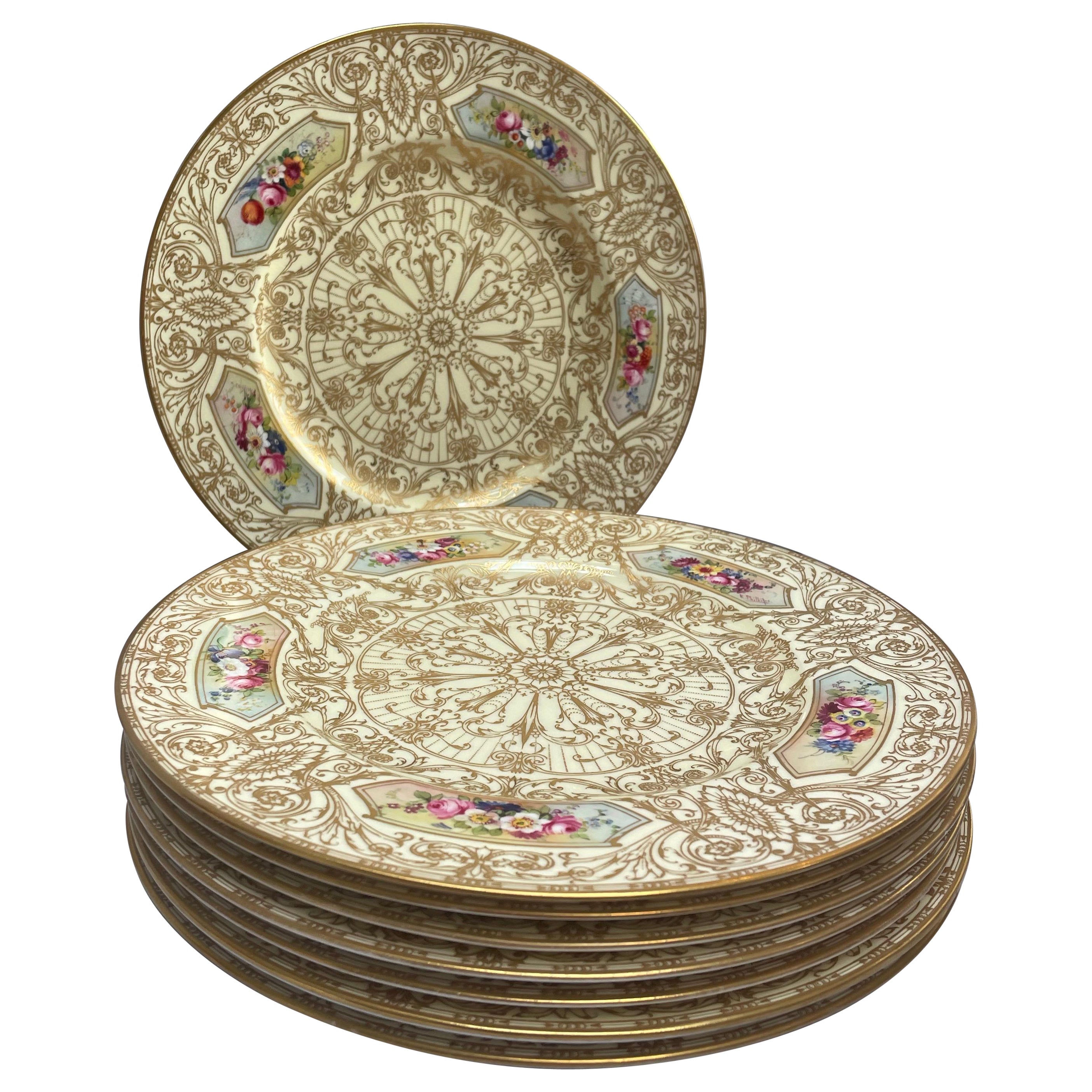 Satz von 12 handbemalten vergoldeten Royal Worcester-Tellern, signiert E. Phillips, 1926 im Angebot