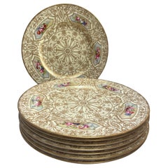 Satz von 12 handbemalten vergoldeten Royal Worcester-Tellern, signiert E. Phillips, 1926
