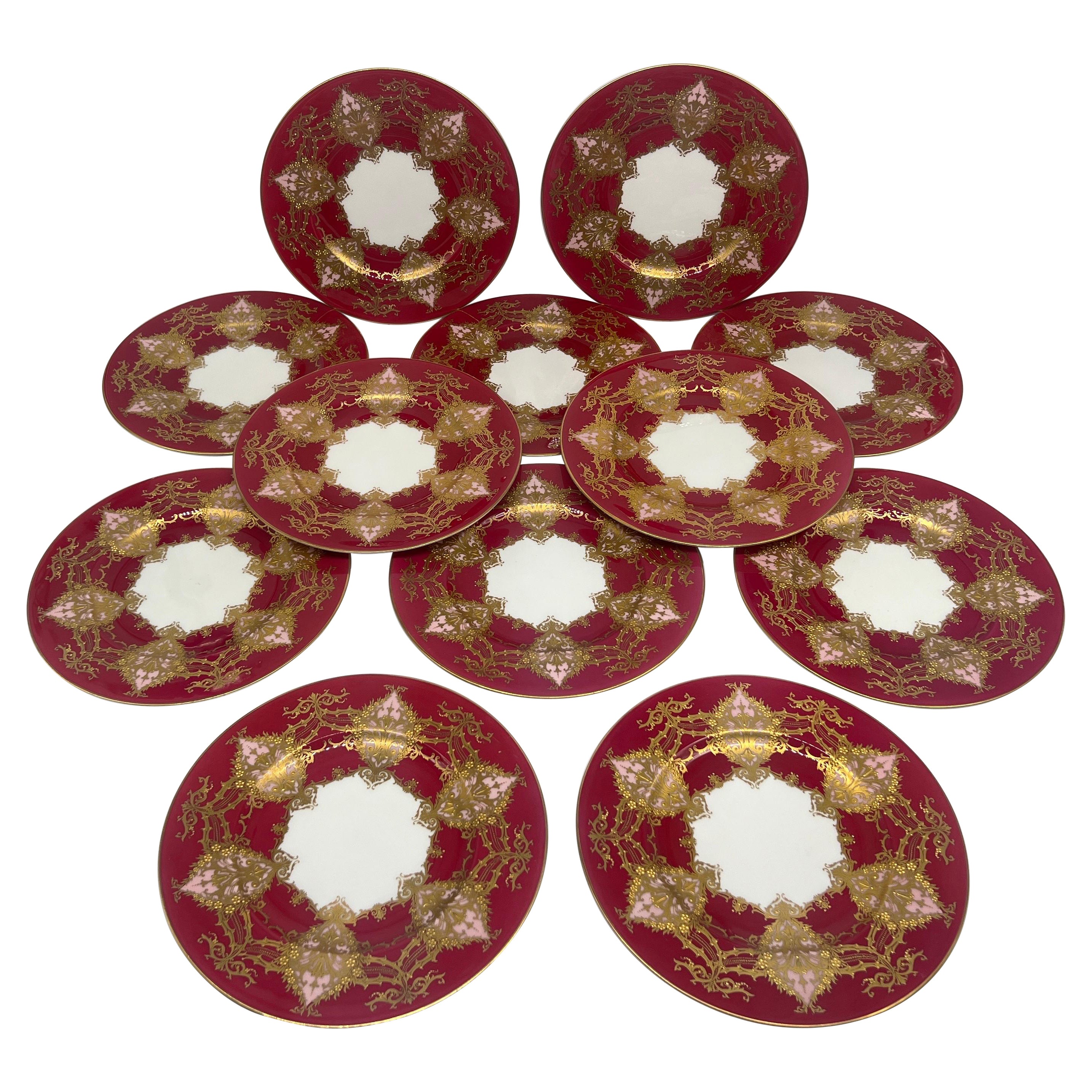 Set von 12 stark erhöhten, vergoldeten Royal Worcester-Esstellern in zweifarbigem Design