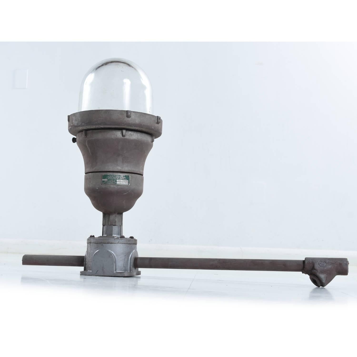 Calco Set di 12 luci industriali per magazzini e loft di Russell & Stoll in alluminio fuso in vendita