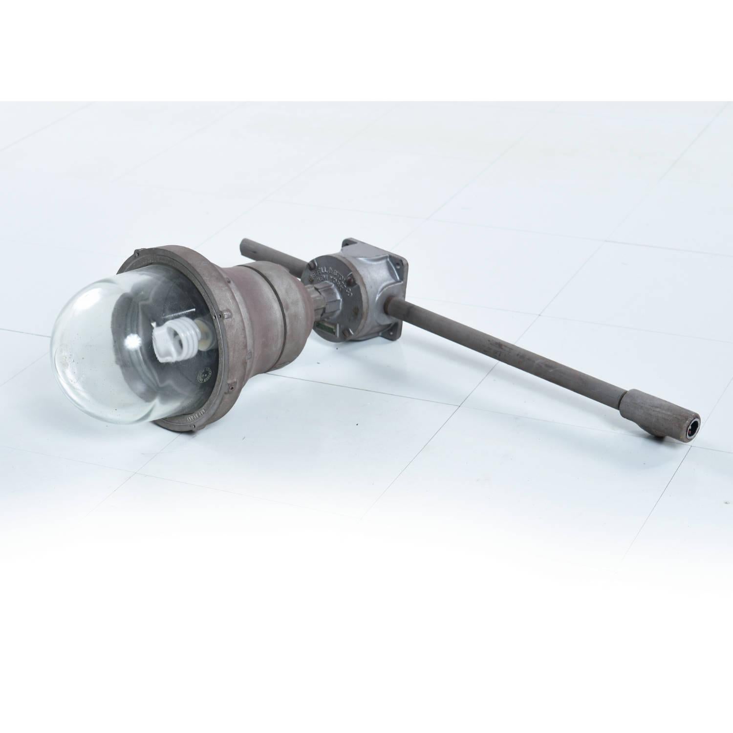 XX secolo Set di 12 luci industriali per magazzini e loft di Russell & Stoll in alluminio fuso in vendita