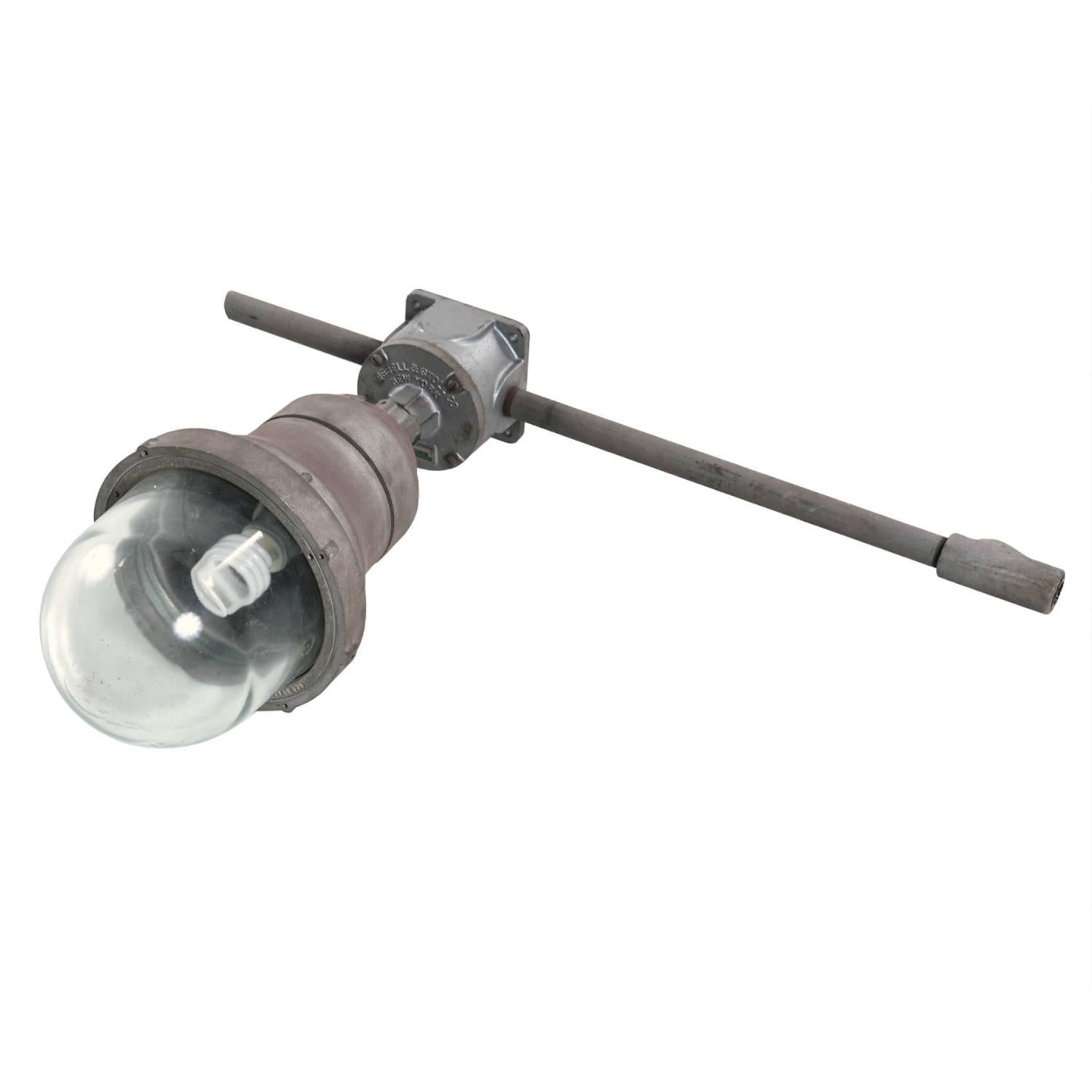Set di 12 luci industriali per magazzini e loft di Russell & Stoll in alluminio fuso in vendita 1