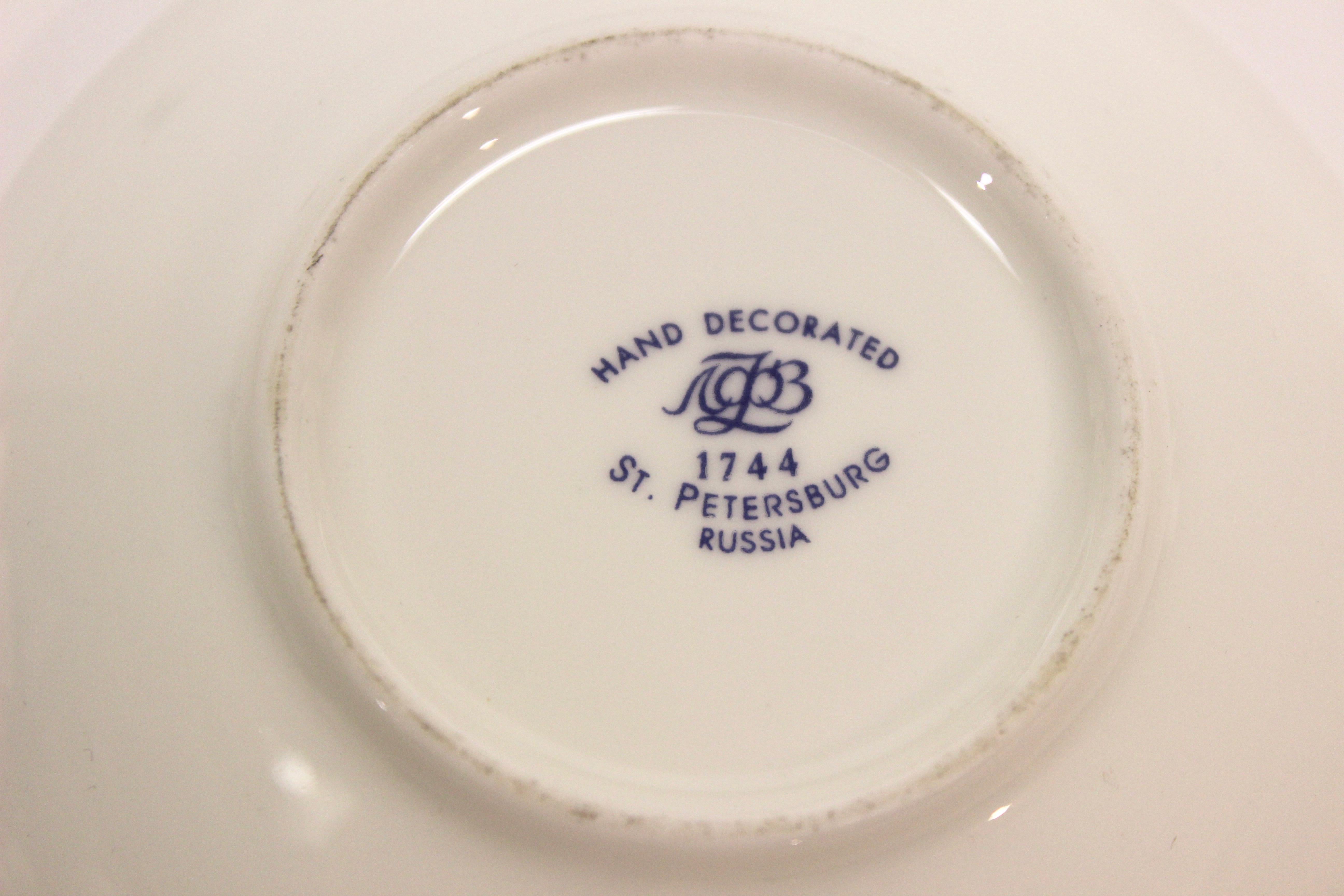 Set von 12 russischen Lomonosov Demi-Tasse-Porzellanbechern und Untertassen (20. Jahrhundert)
