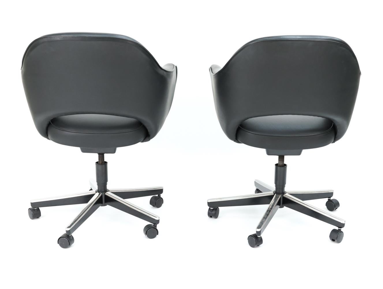 Set of 12 Saarinen for Knoll Executive Chairs in Black Leather with Swivel Bases 8