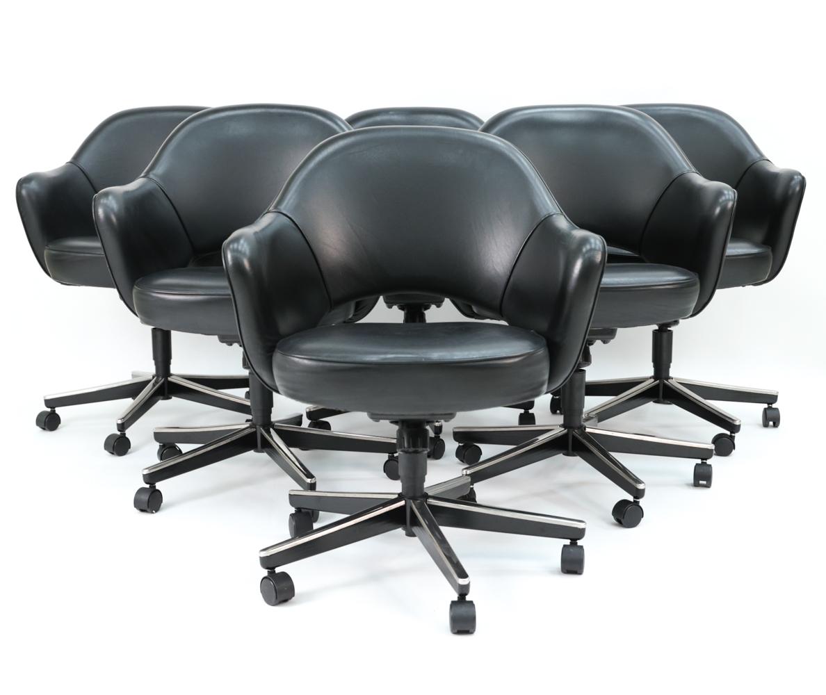 Mid-Century Modern Set of 12 Saarinen for Knoll Executive Chairs in Black Leather with Swivel Bases