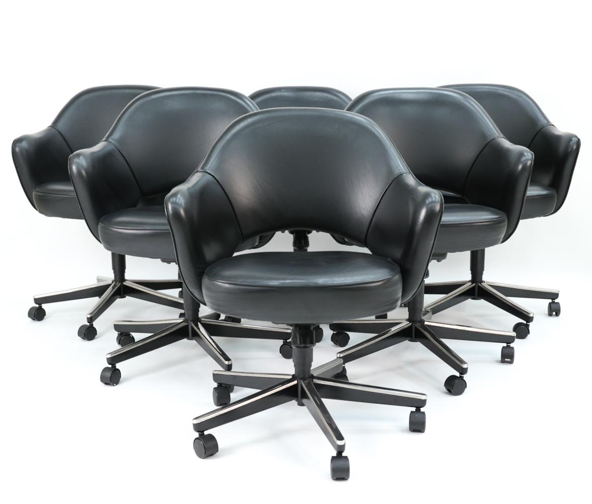 Set of 12 Saarinen for Knoll Executive Chairs in Black Leather with Swivel Bases In Good Condition In Norwalk, CT