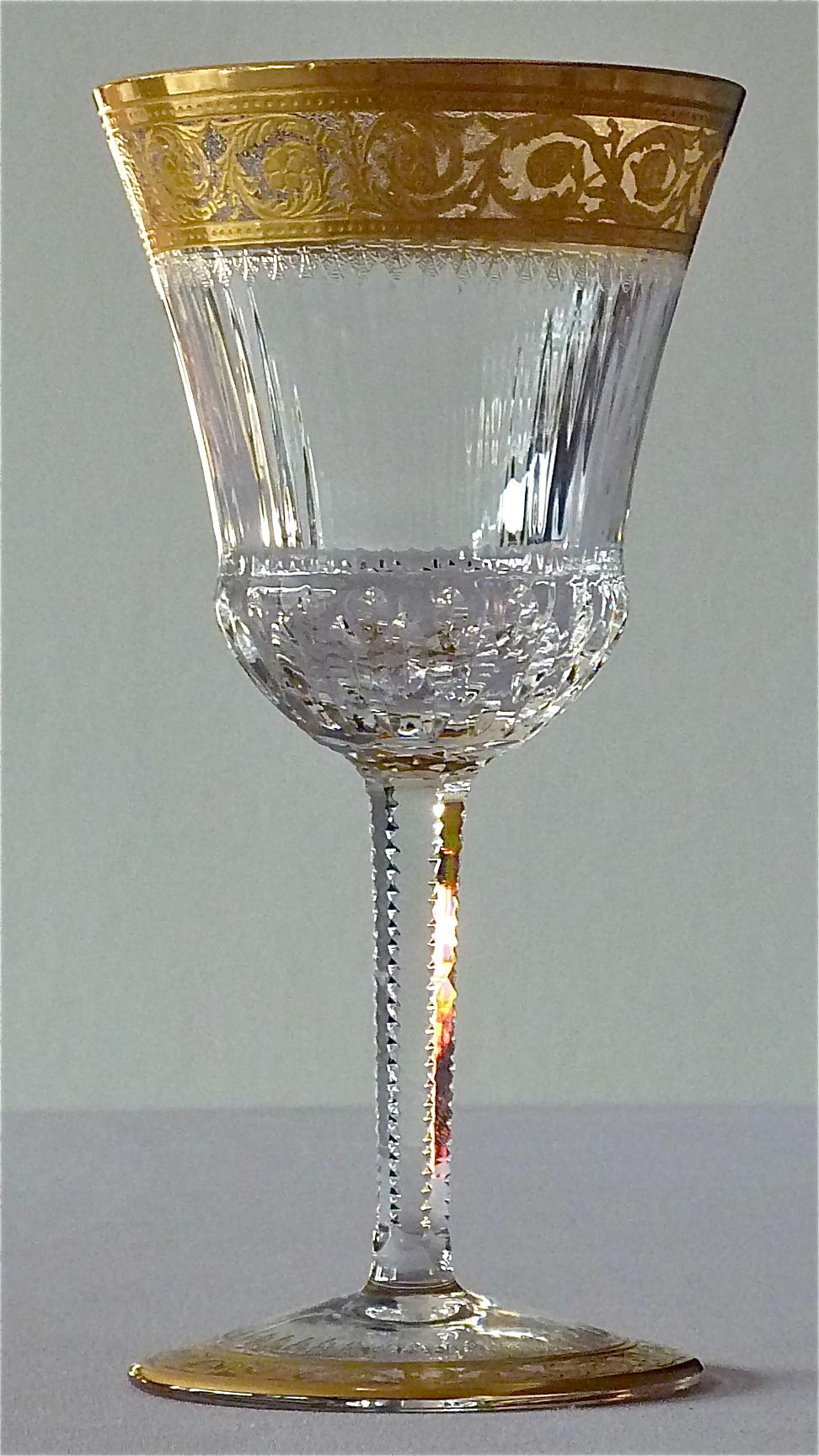 Exquisiter und luxuriöser Satz von 12 Weingläsern aus vergoldetem:: facettiertem Kristall von St. Louis 