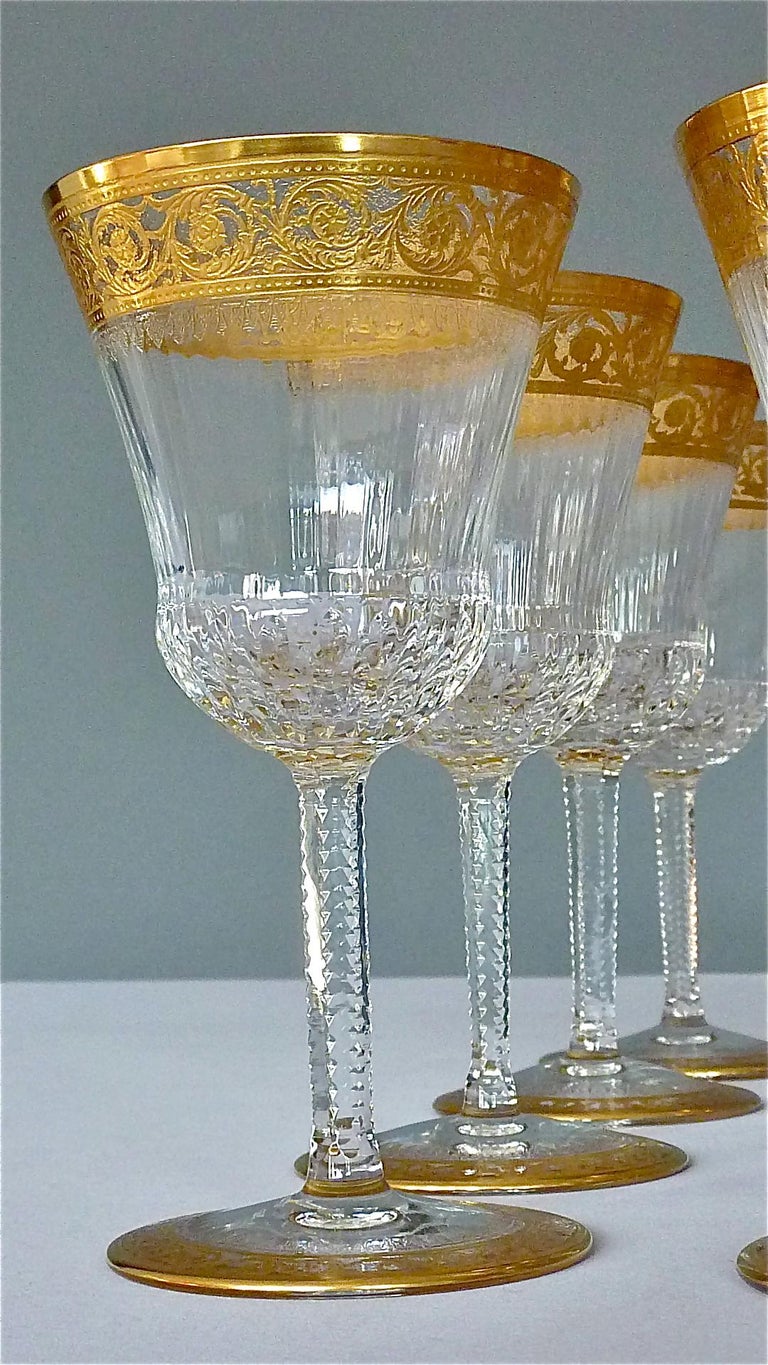 https://a.1stdibscdn.com/set-of-12-saint-louis-gilt-crystal-wine-glasses-thistle-1950s-french-stemware-for-sale-picture-9/f_26253/f_126423821541836430919/P1520168_master.jpg?width=768
