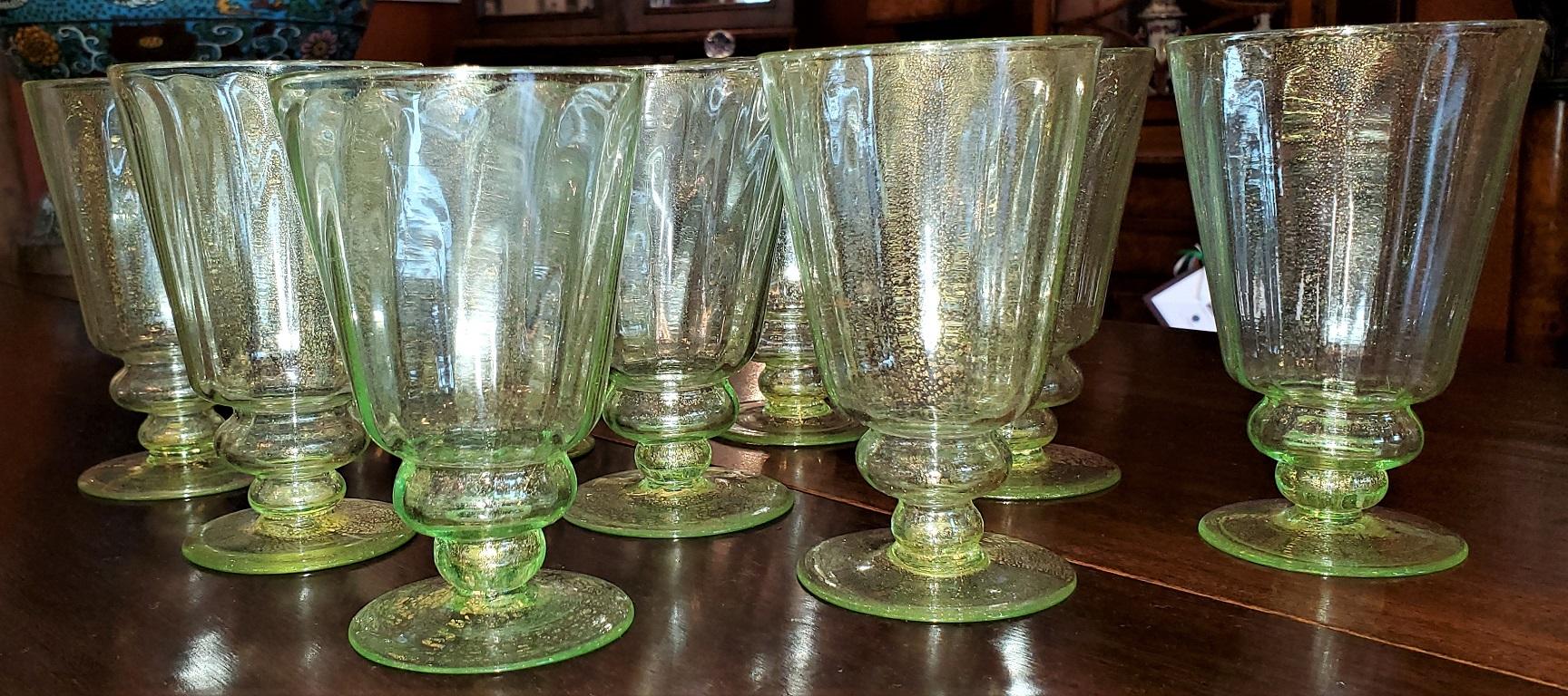 Set of 12 Salviati Venetian Green and Gold Flecked Beer or Water Glasses In Excellent Condition In Dallas, TX