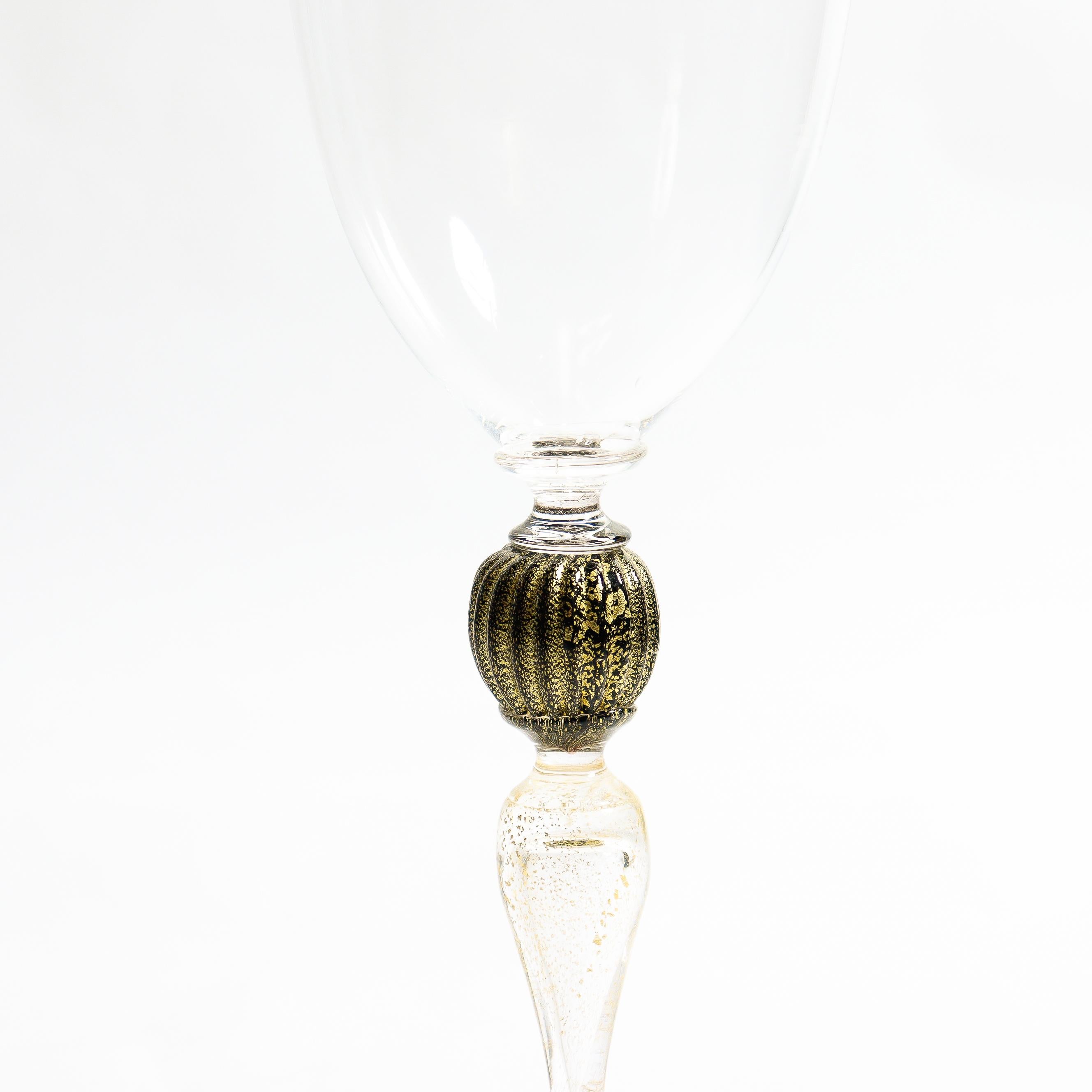 Ensemble de 12 gobelets à vin en verre vénitien / Murano avec noir et or, de Salviati en vente 3