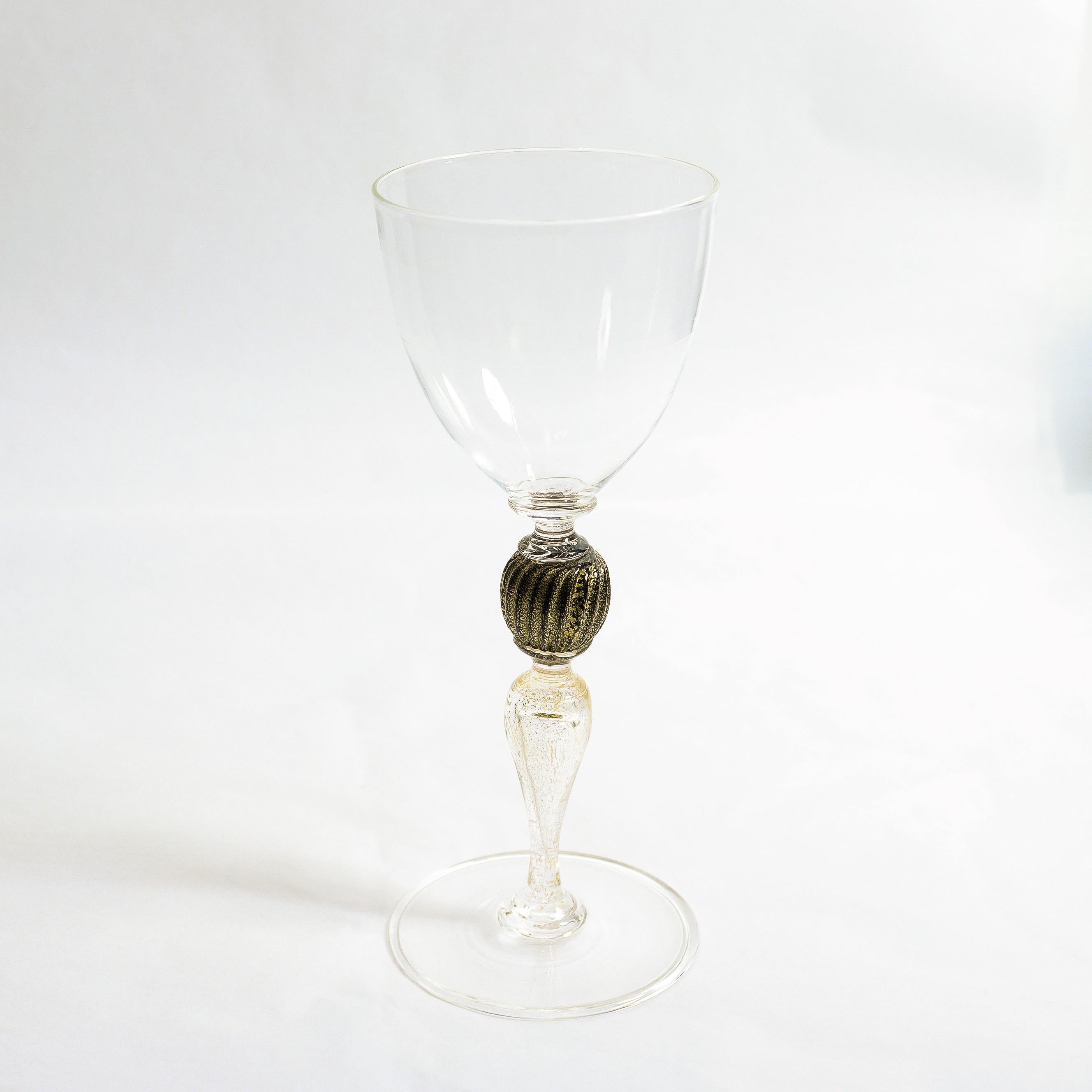 Ensemble de 12 gobelets à vin en verre vénitien / Murano avec noir et or, de Salviati en vente 4