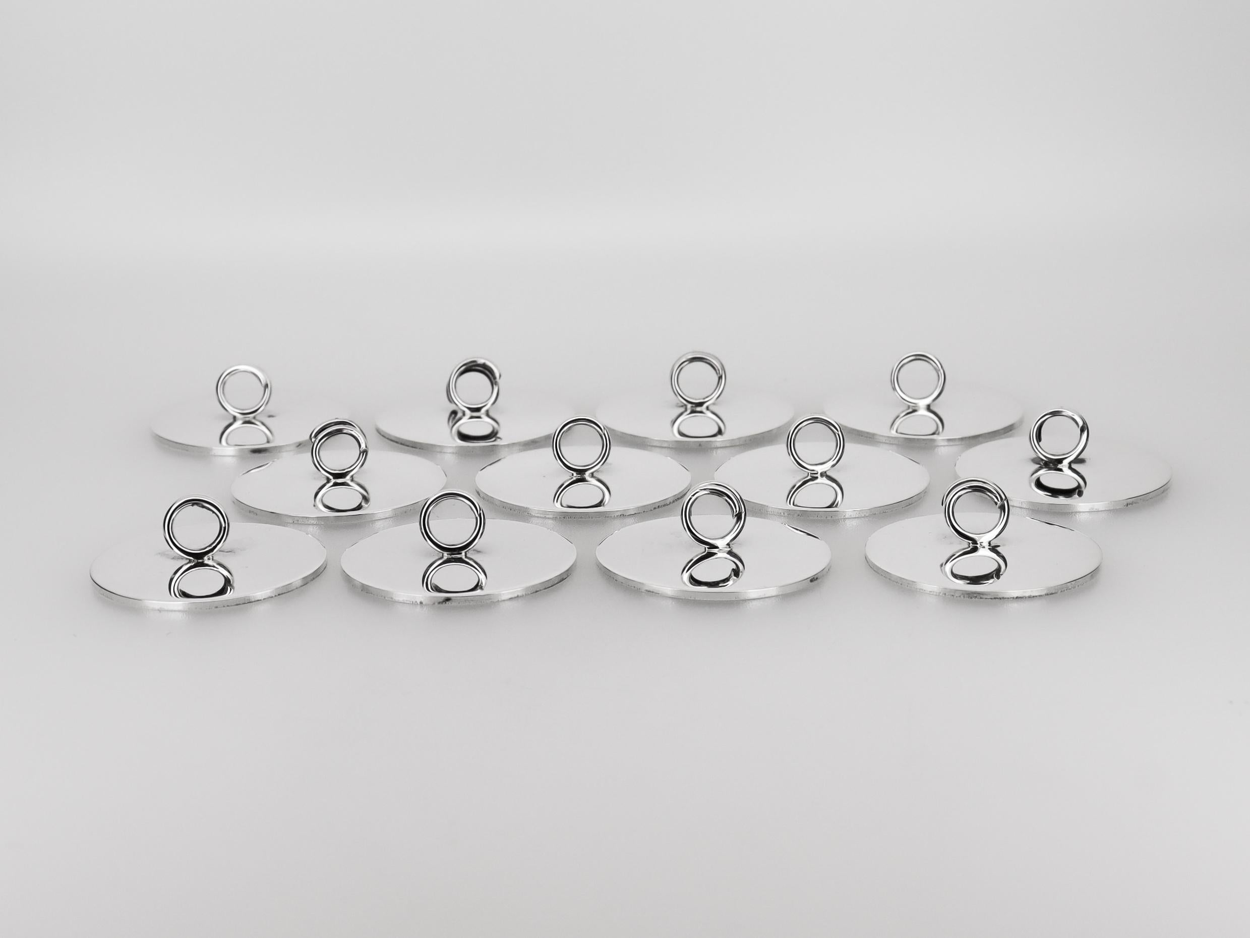Juego de 12 portavasos de plata de ley firmados por Cartier, modernos de mediados de siglo siglo XX en venta