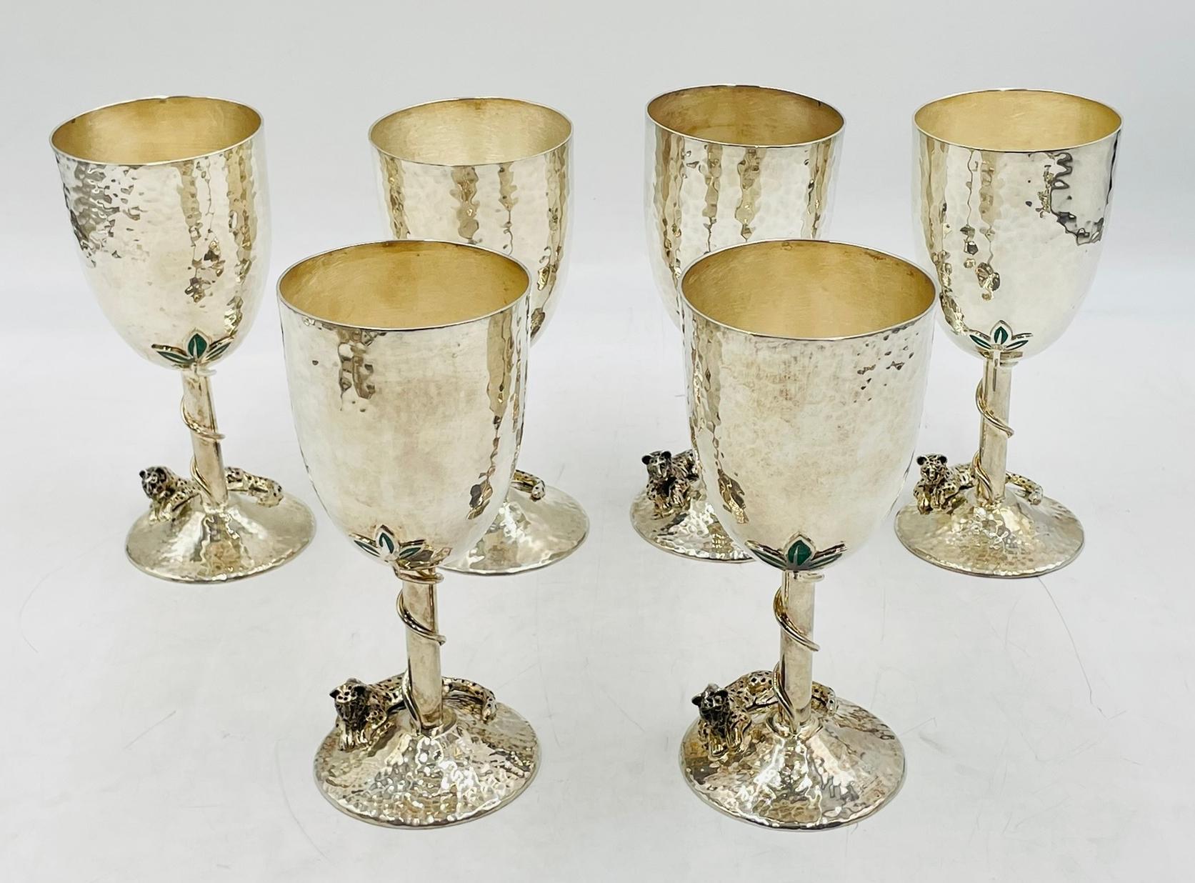 Argento Set di 12 calici da vino/acqua in argento placcato e smeraldo schiacciato di Emilia Castillo in vendita