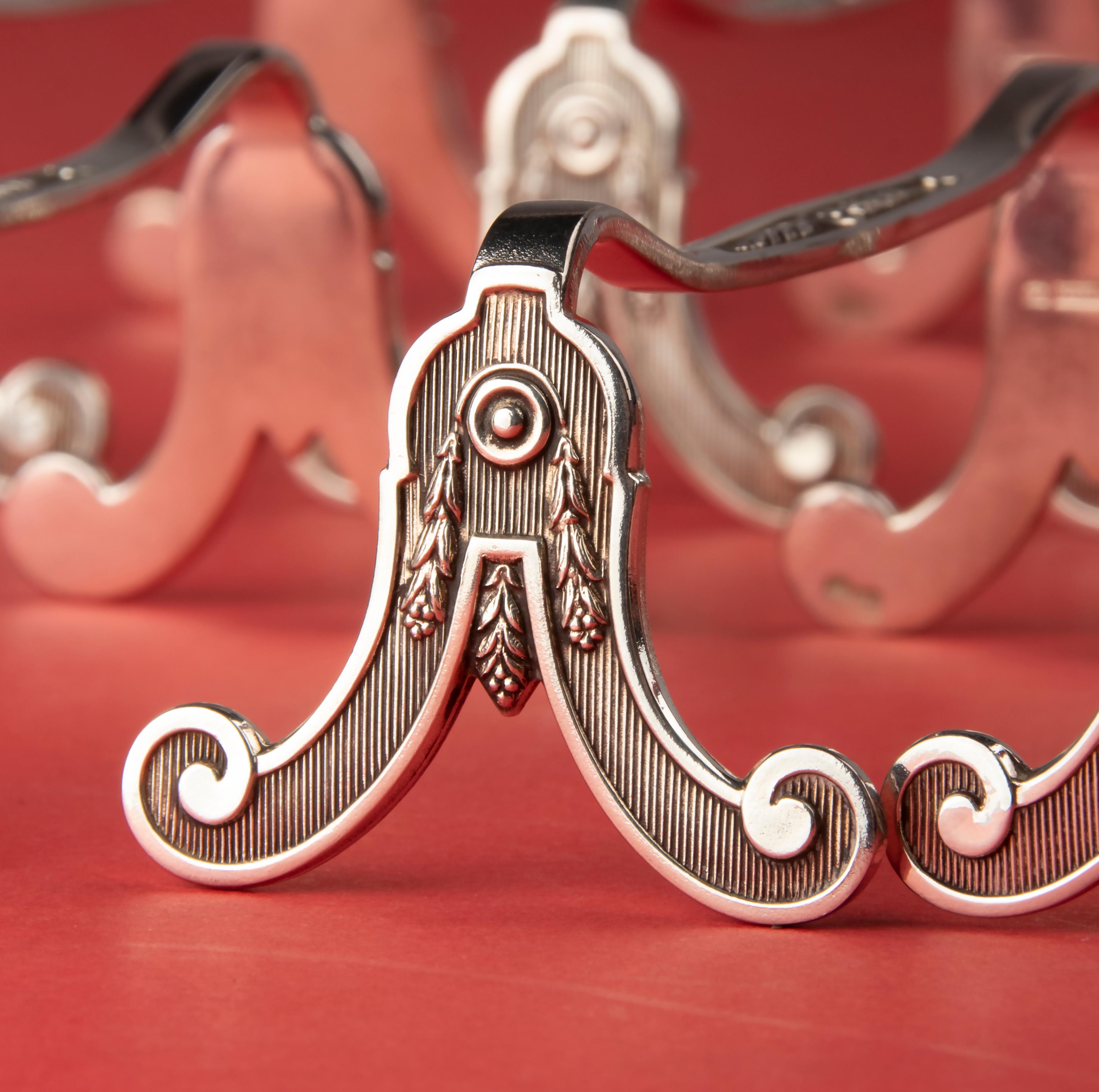 Ensemble de 12 porte-couteaux en métal argenté de Christofle Modèle Marie Antoinette en vente 3