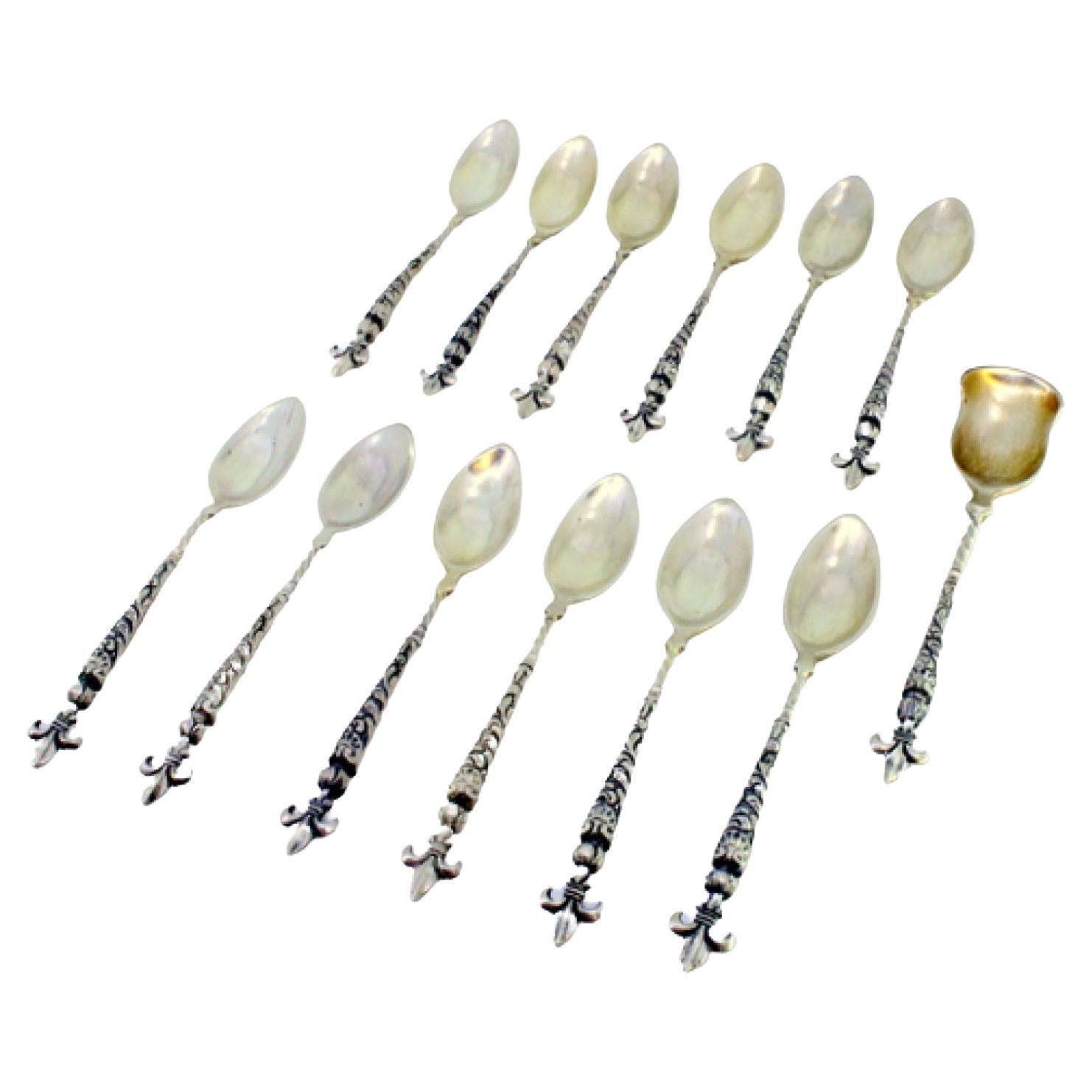Set of 12 silver teaspoons 
sugar shovel with fleur-de-lis accents For Sale