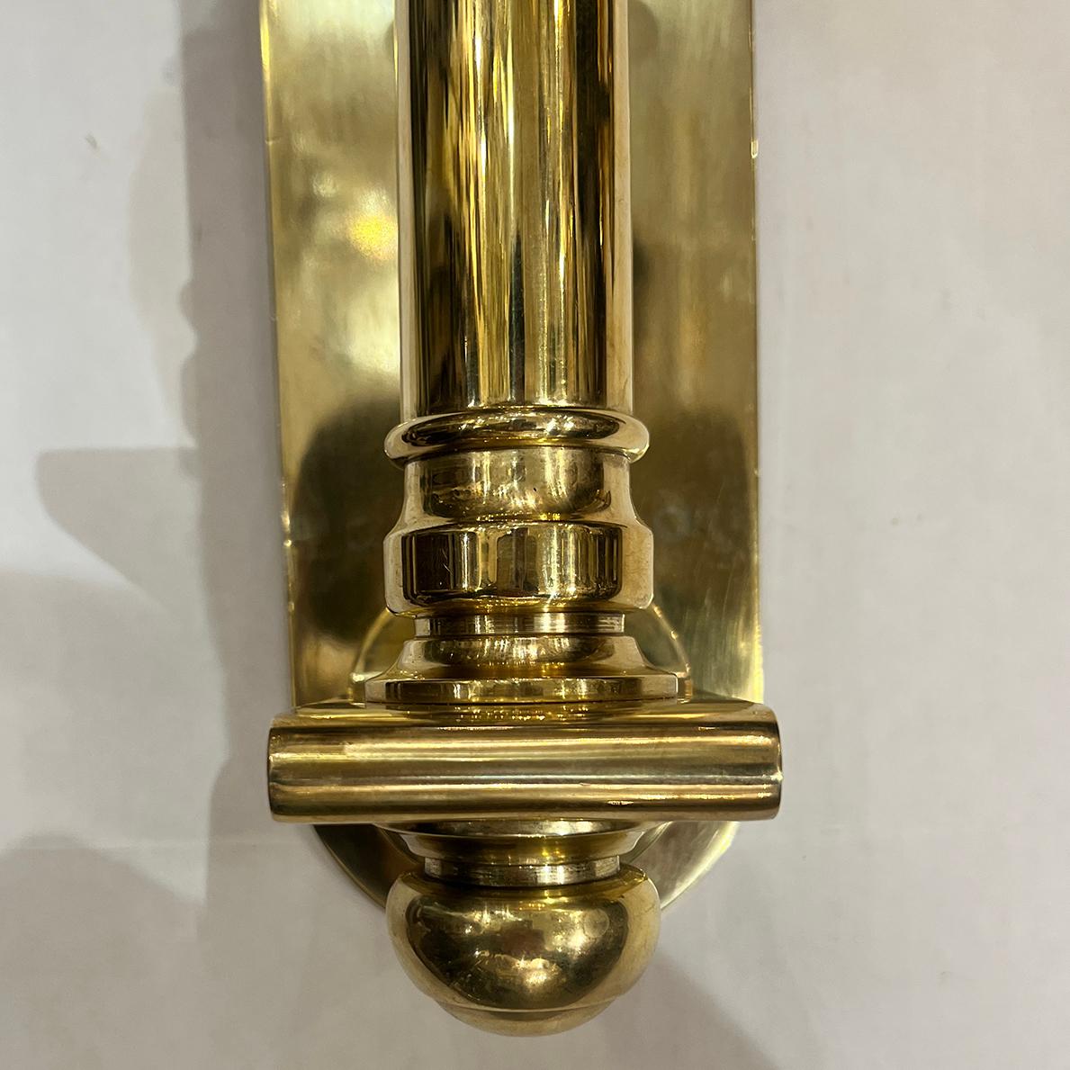 Metà XX secolo Set di 12 lampade a braccio singolo in bronzo, vendute a coppia in vendita