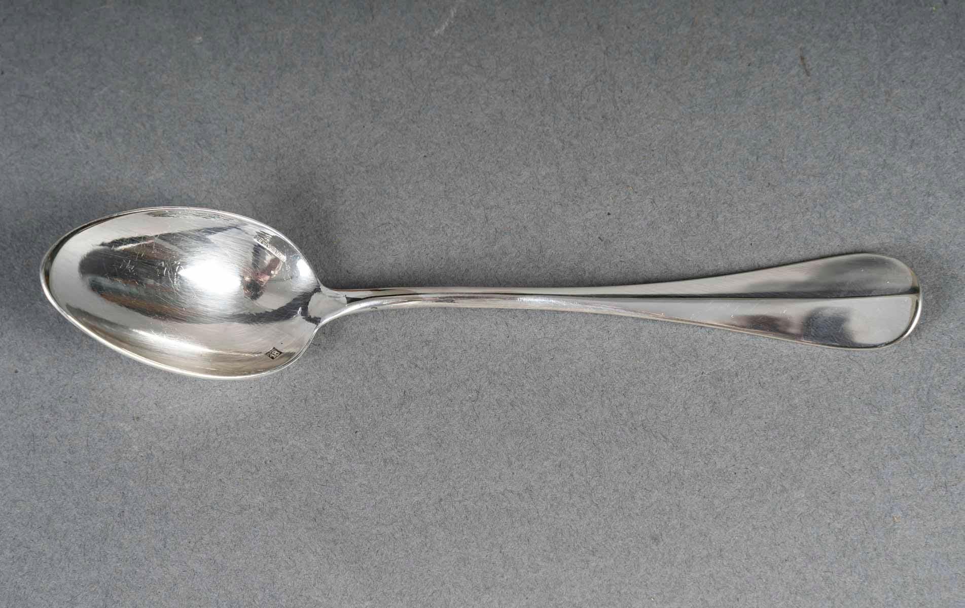Francese Set di 12 cucchiai piccoli in un astuccio, 20° secolo. in vendita