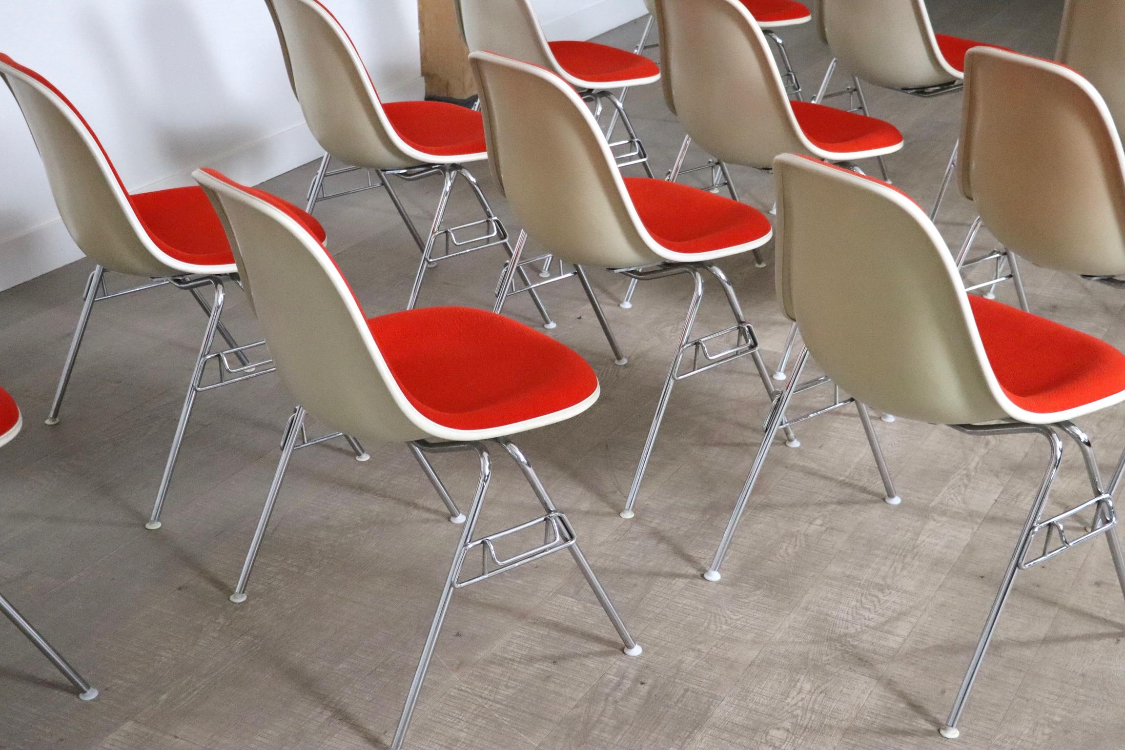Set Of 12 Stackable DSS Chairs By Charles And Ray Eames For Herman Miller, 1970s For Sale 3