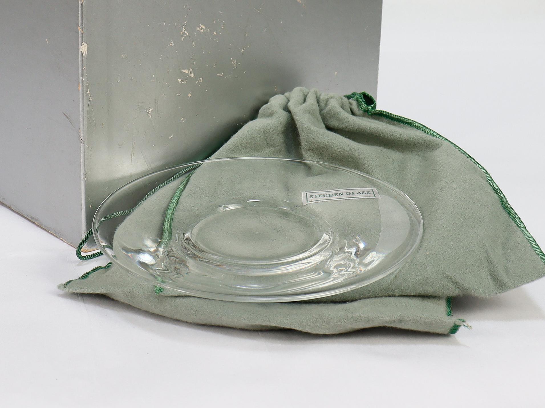Mid-Century Modern Set of 12 Steuben Glass 7-Inch Plates No. 7644 with Original Box For Sale
