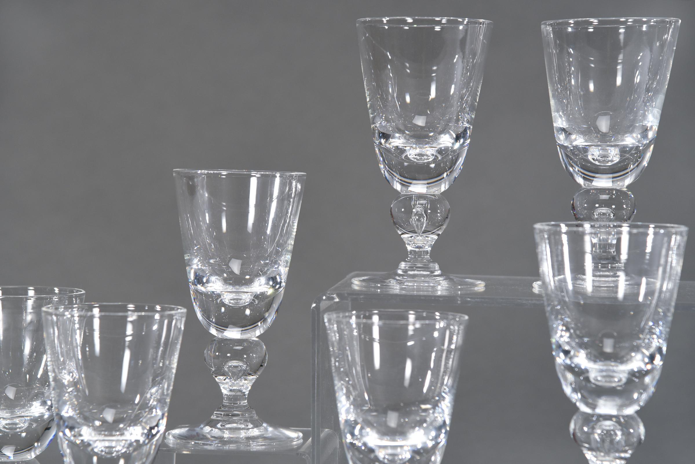Set von 12 mundgeblasenen Steuben-Baluster-Wasserkelchen aus Kristall #7877, ca. 1940er Jahre (Moderne der Mitte des Jahrhunderts) im Angebot