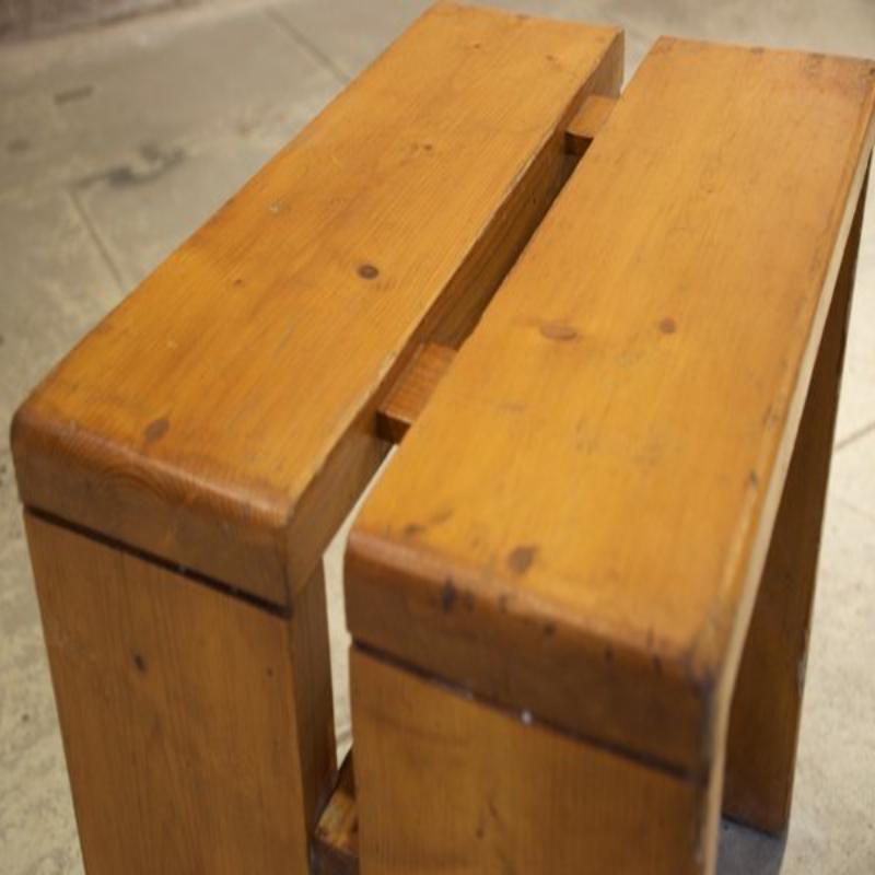 Ensemble de 12 tabourets par Charlotte Perriand pour Les Arcs, années 1600 en vente 6