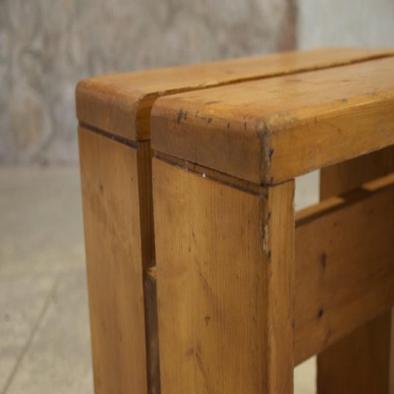 Ensemble de 12 tabourets par Charlotte Perriand pour Les Arcs, années 1600 en vente 8