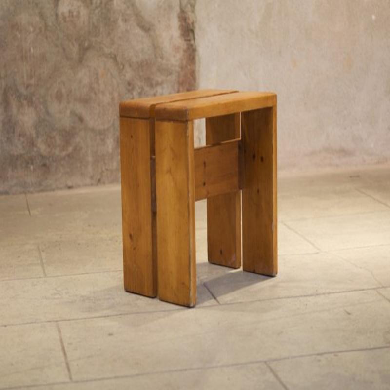 20ième siècle Ensemble de 12 tabourets par Charlotte Perriand pour Les Arcs, années 1600 en vente
