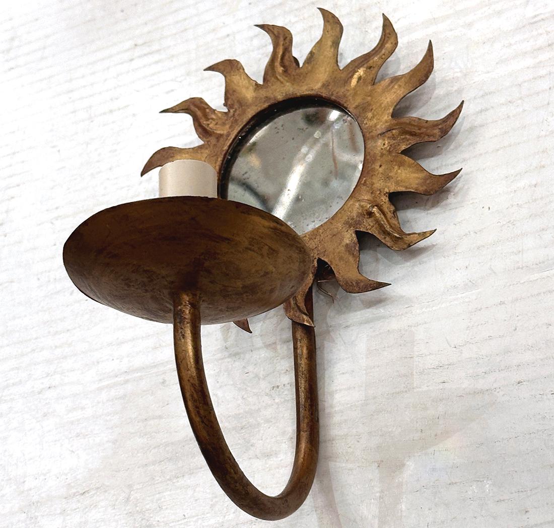 Francese Set di 12 lampade dorate Sunburst, vendute a coppie in vendita