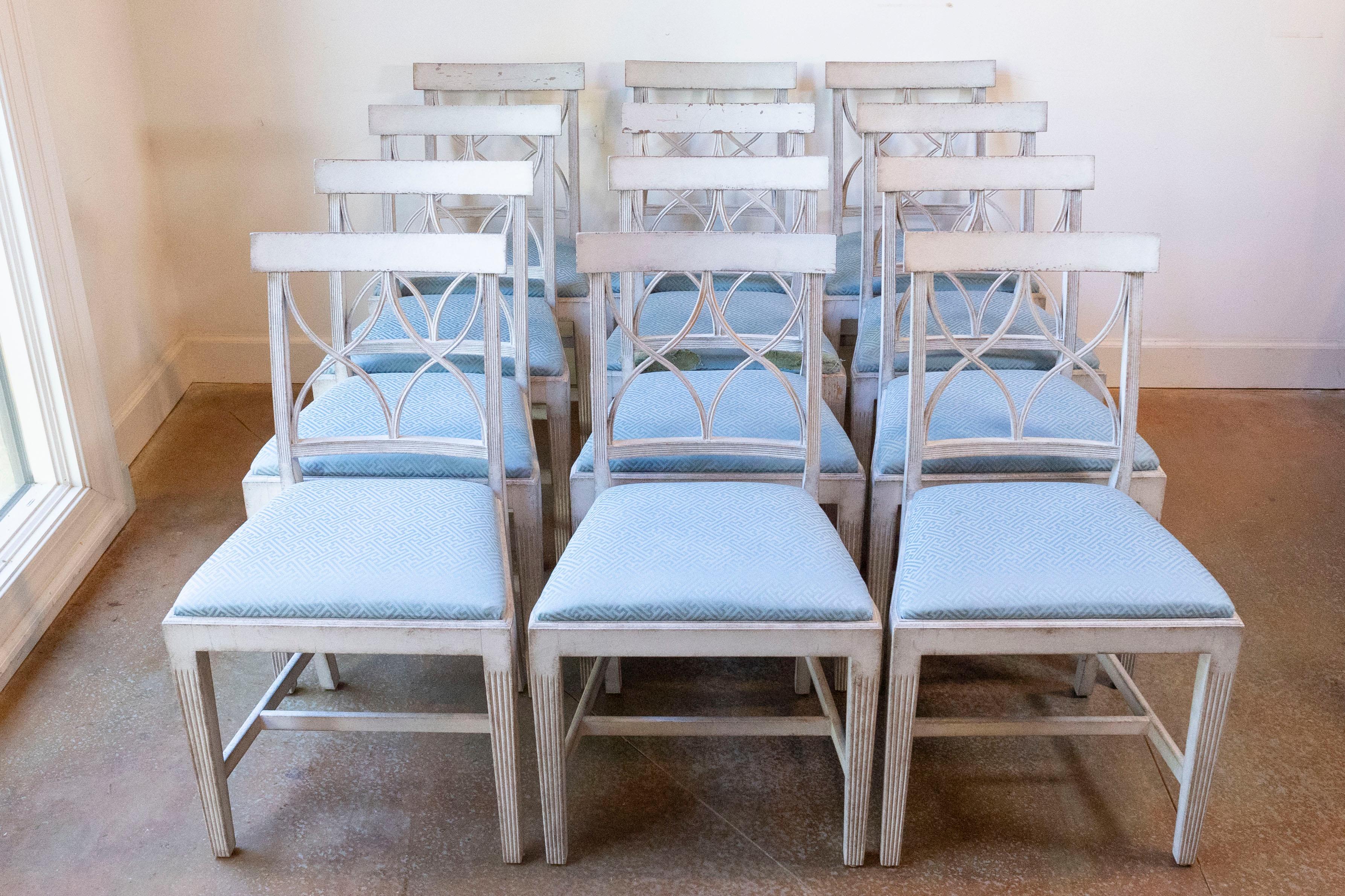 8 Swedish 1900s Painted Dining Room Chairs with Sinuous Pierced Motifs For Sale 4