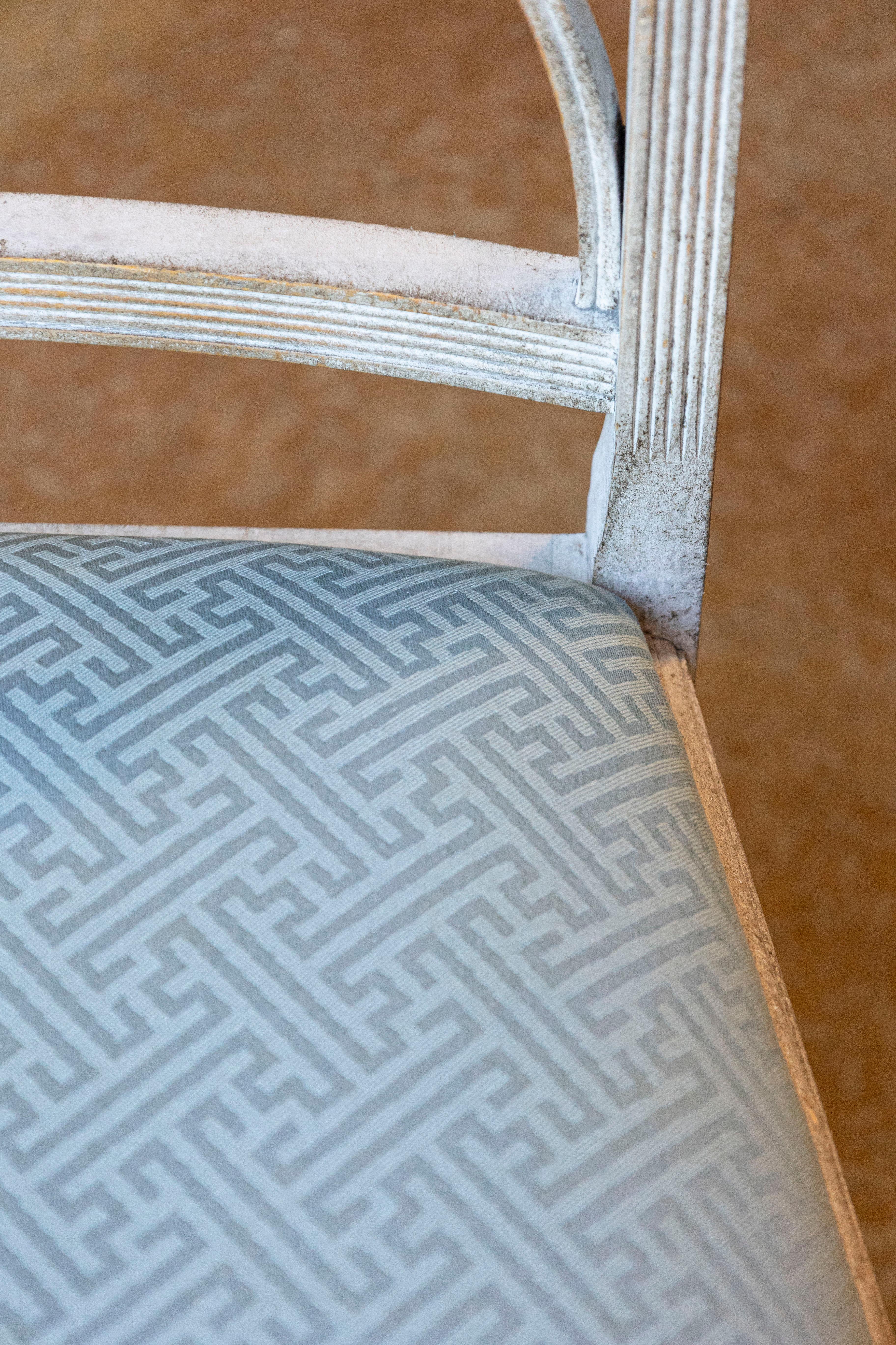 8 Swedish 1900s Painted Dining Room Chairs with Sinuous Pierced Motifs For Sale 2