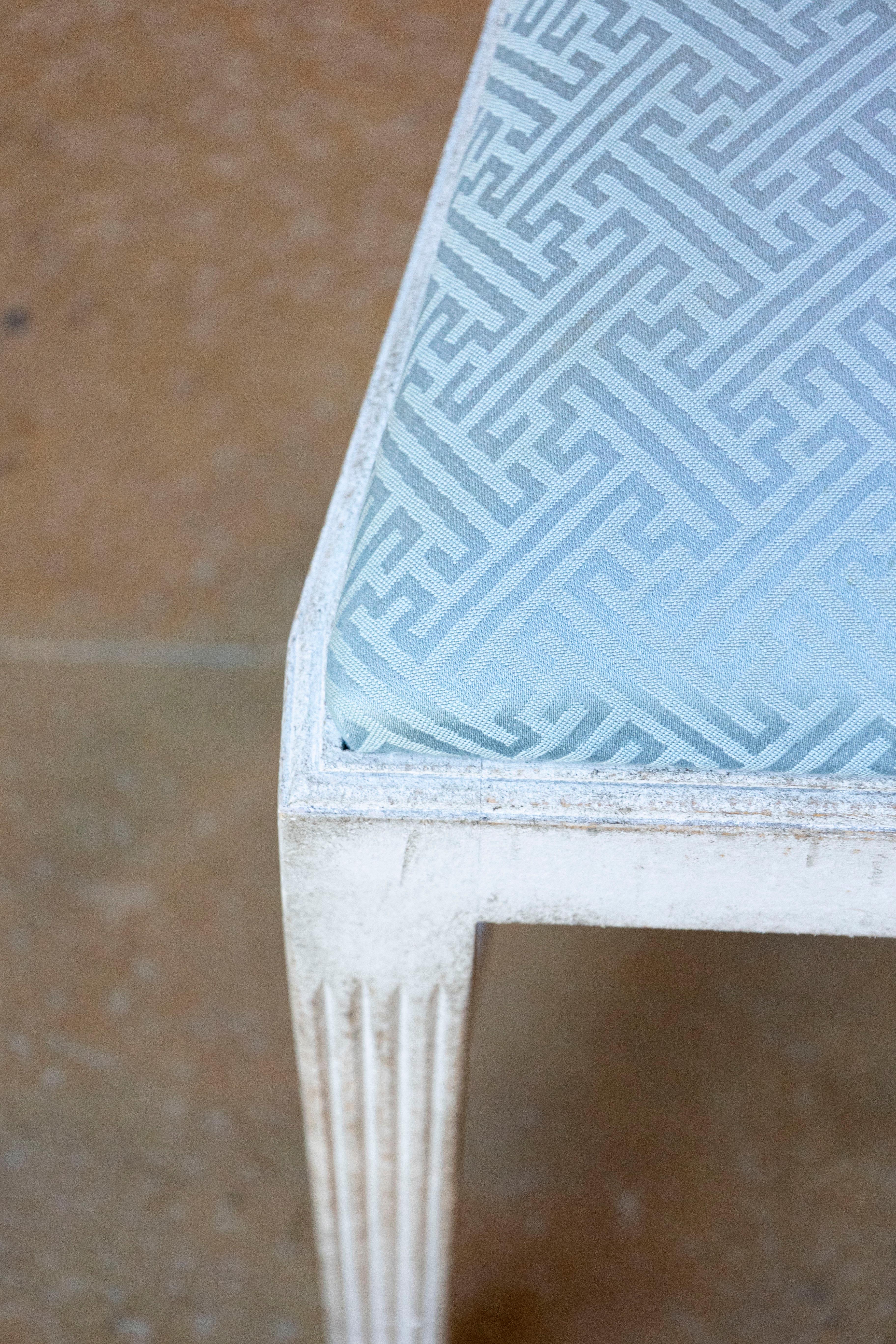 8 Swedish 1900s Painted Dining Room Chairs with Sinuous Pierced Motifs For Sale 3