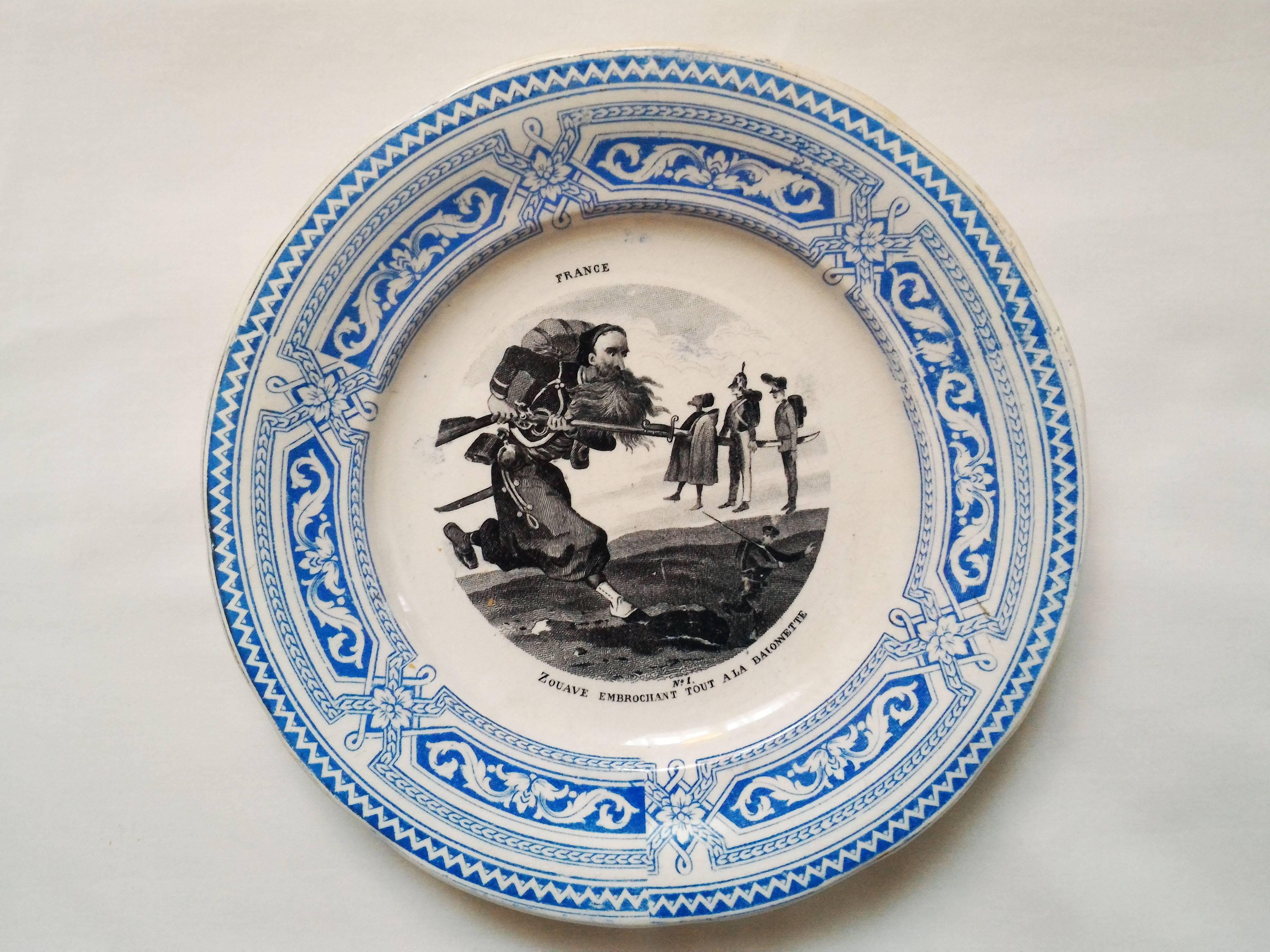 Amazing complete set of 12 talking plates showing each one a different and incredible situations in the French military life by the 19th century.

Beautiful colors and ornaments in blue, black and white.

Numbered and signed by Creil et