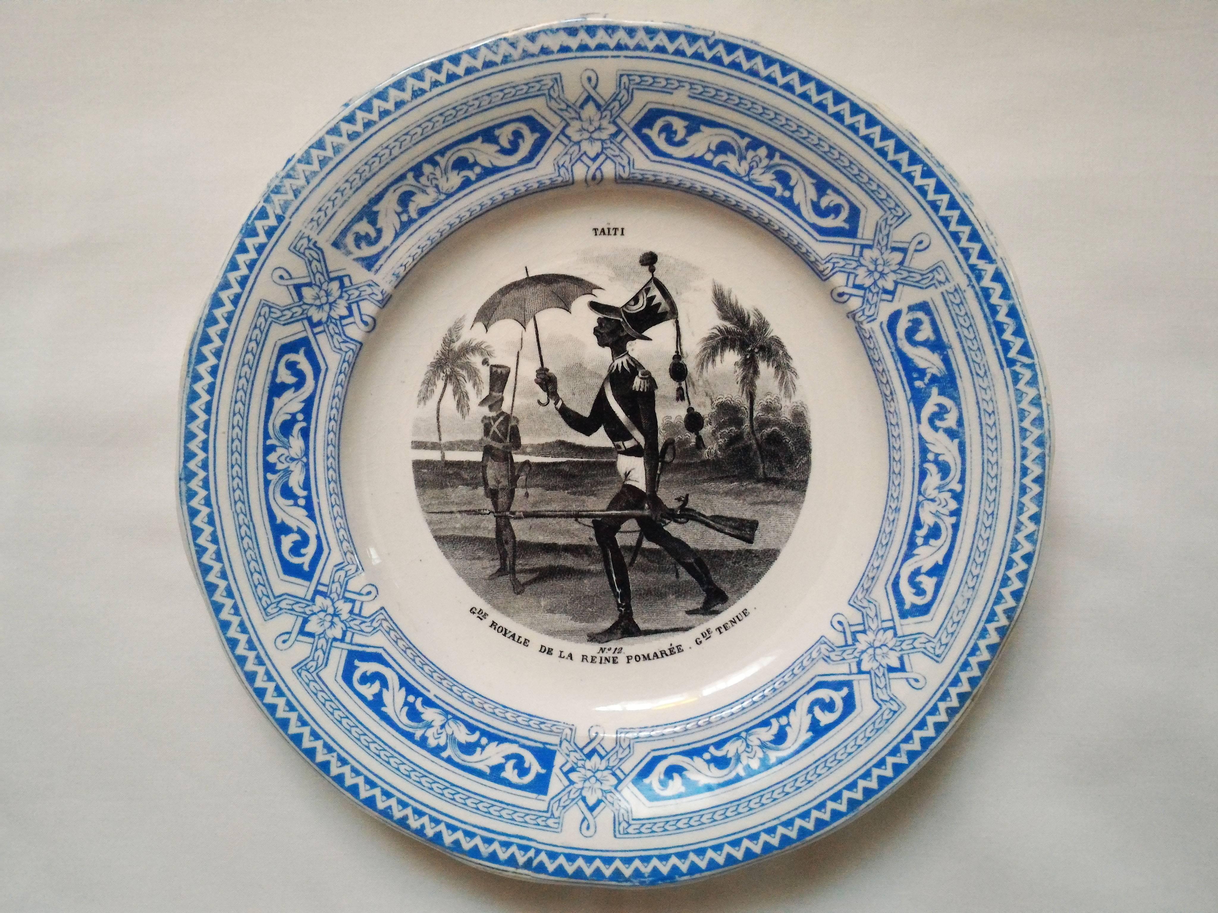 Set of 12 Talking Plates, French Military Signed by Creil Montereau 19th Century In Good Condition For Sale In Paris, FR