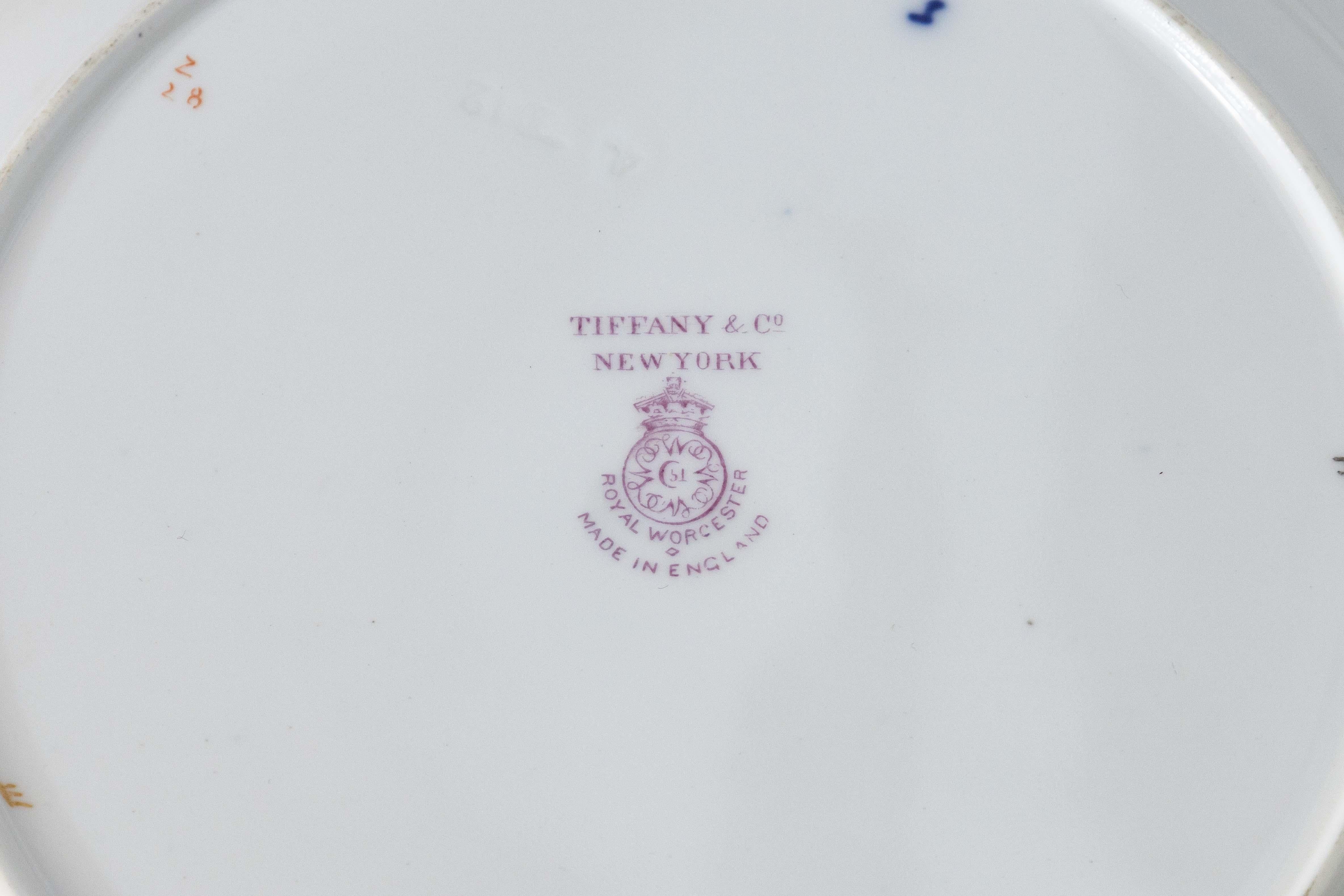 Porcelaine Ensemble de 12 assiettes en porcelaine bleu cobalt doré de Tiffany & Company Made in England en vente