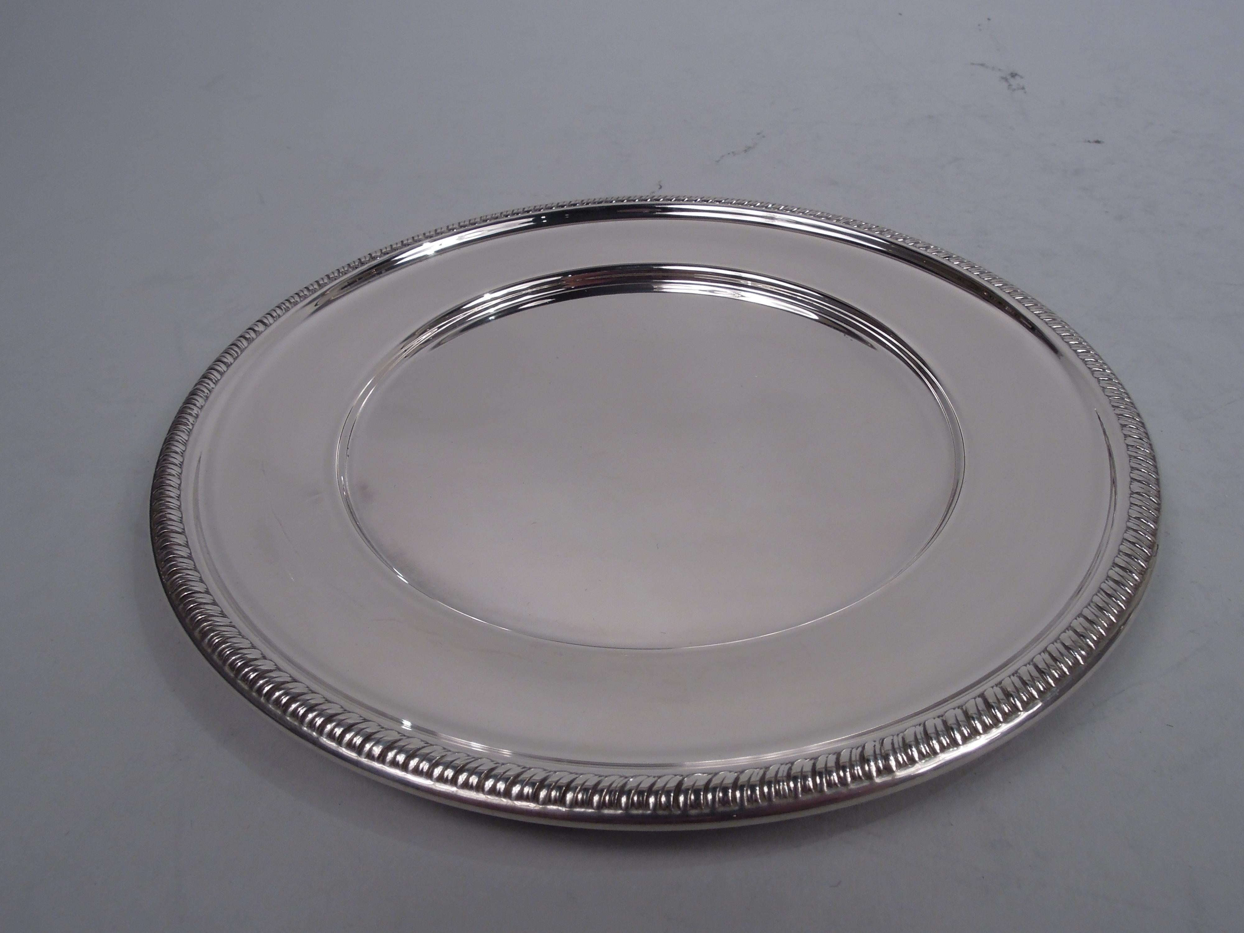20th Century Set of 12 Traditional Georgian American Sterling Silver Bread & Butter Plates For Sale