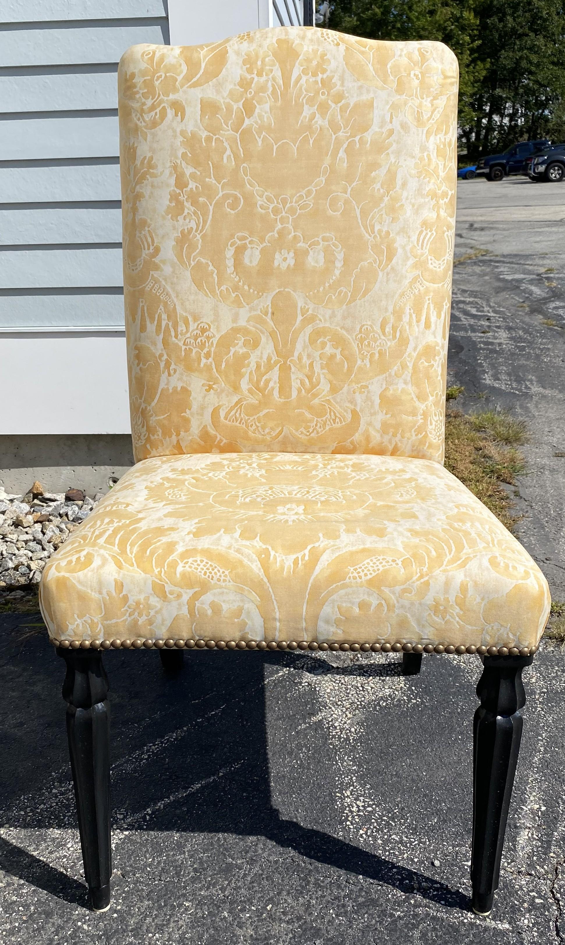 American Set of 12 Upholstered Dining Chairs with Black Fluted Turned Legs For Sale