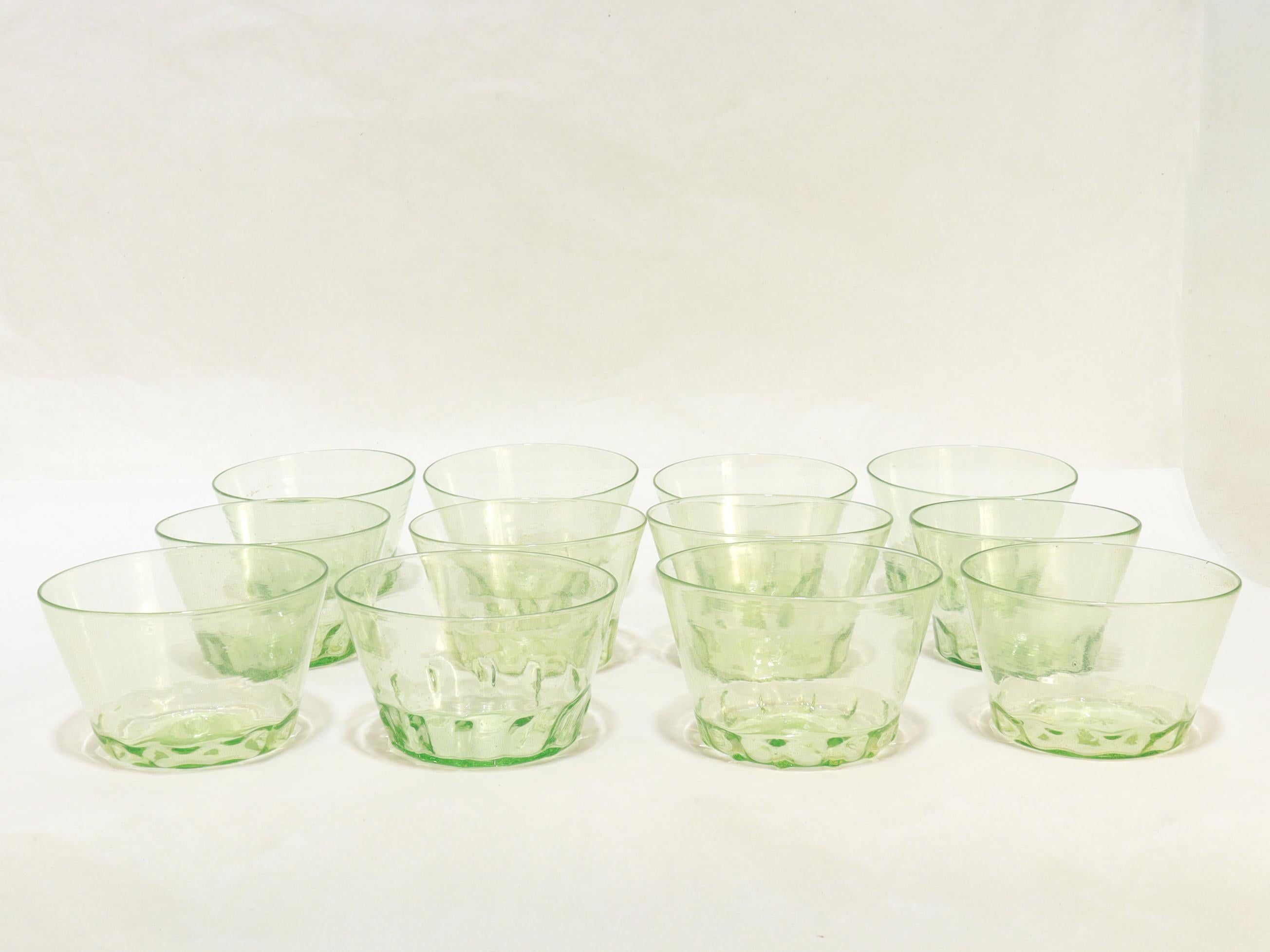 Set of 12 Venetian / Murano Green Glass Bowls & Underplates with Gold Inclusions For Sale 8
