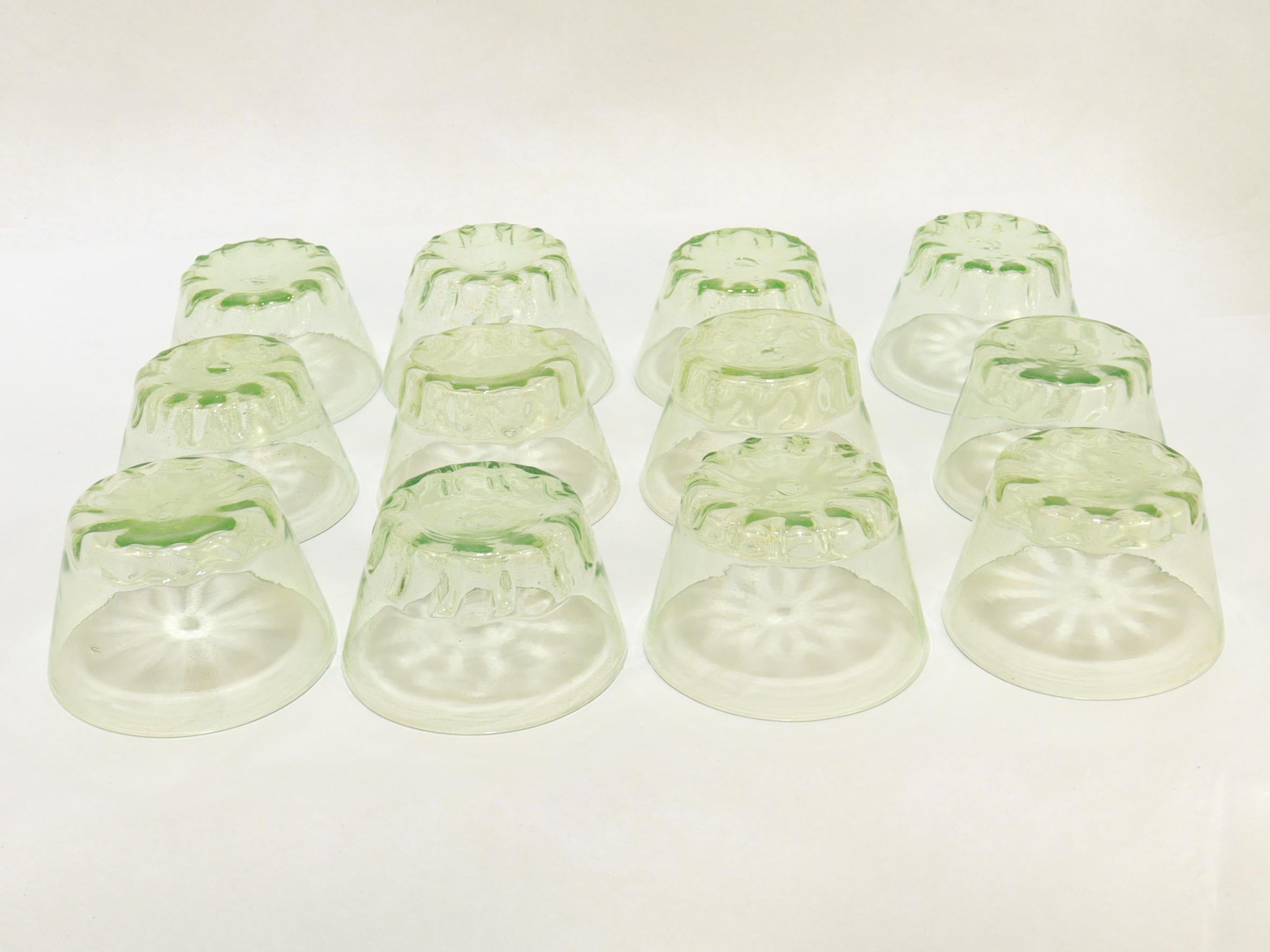Set of 12 Venetian / Murano Green Glass Bowls & Underplates with Gold Inclusions For Sale 10