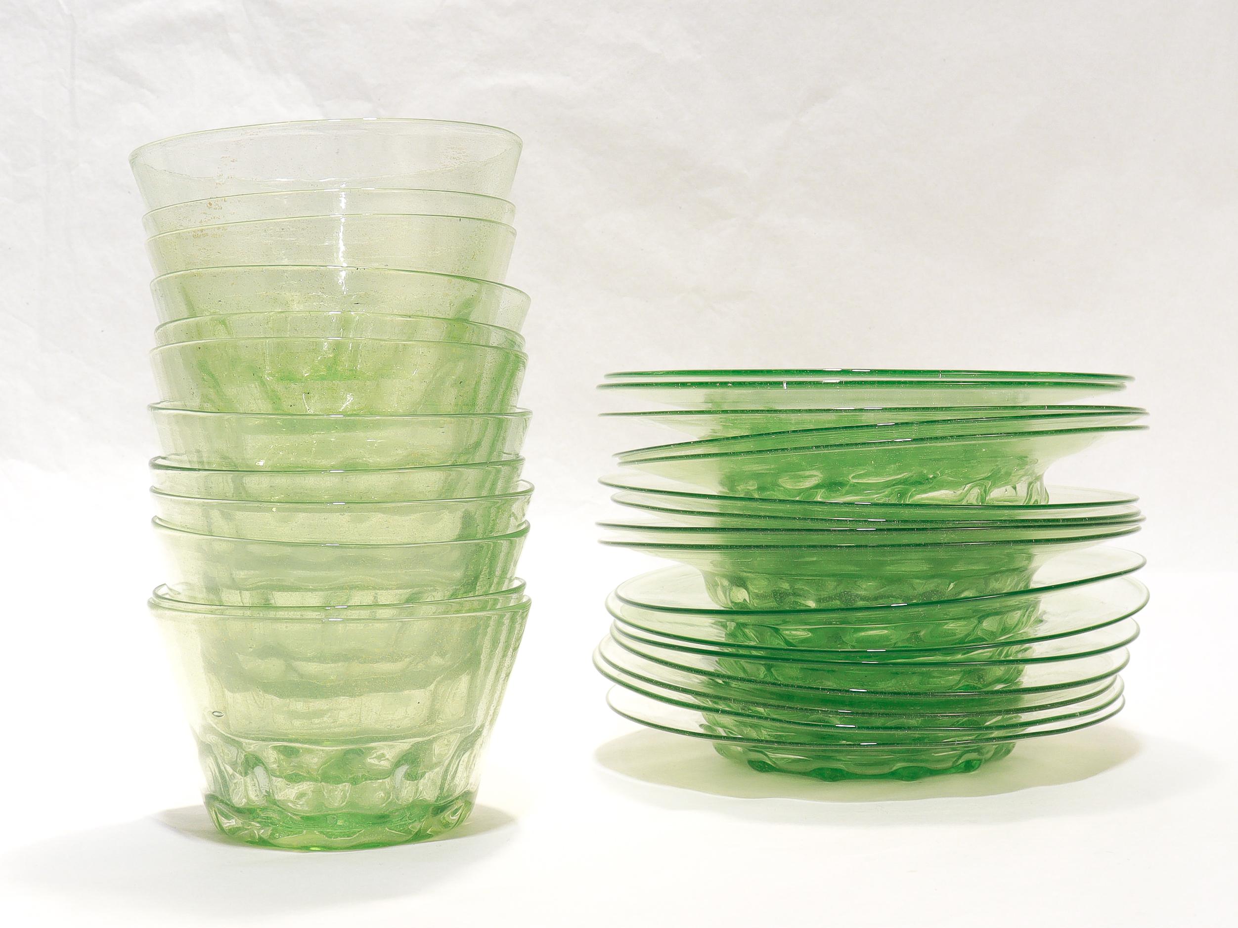 Set of 12 Venetian / Murano Green Glass Bowls & Underplates with Gold Inclusions For Sale 11