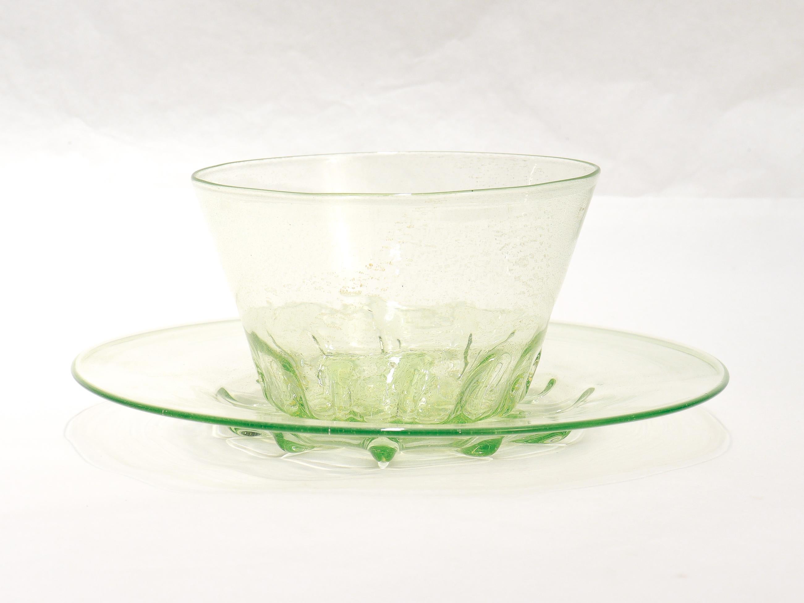 Mid-Century Modern Set of 12 Venetian / Murano Green Glass Bowls & Underplates with Gold Inclusions For Sale
