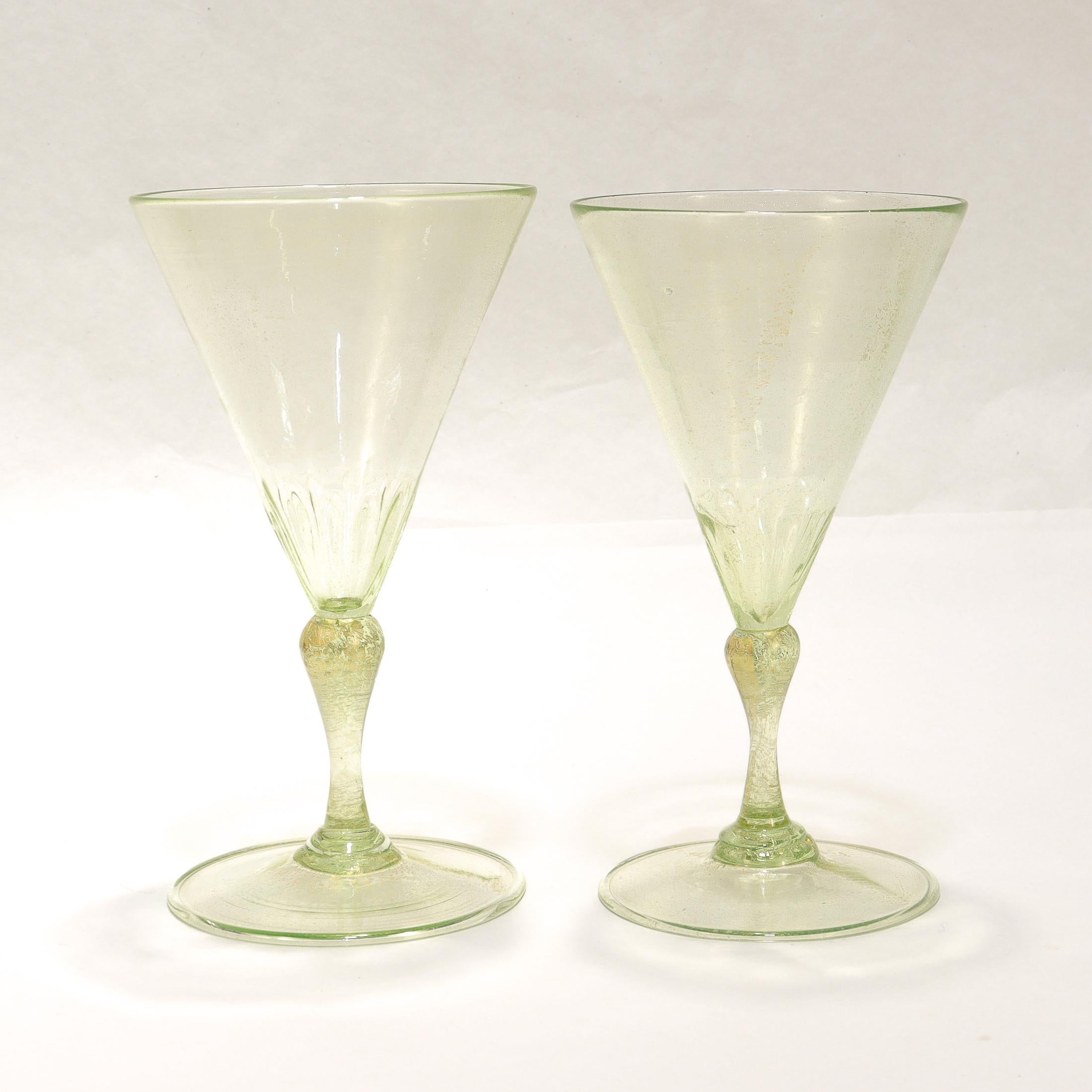 Set di 12 calici da vino in vetro verde di Murano o veneziano con inclusioni d'oro in vendita 8