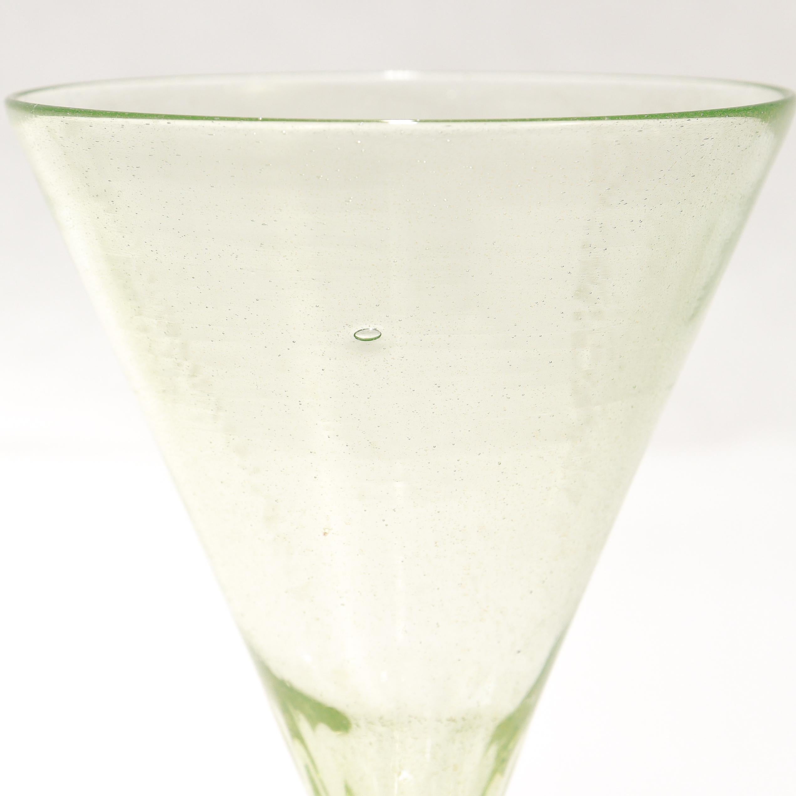 Set di 12 calici da vino in vetro verde di Murano o veneziano con inclusioni d'oro in vendita 11