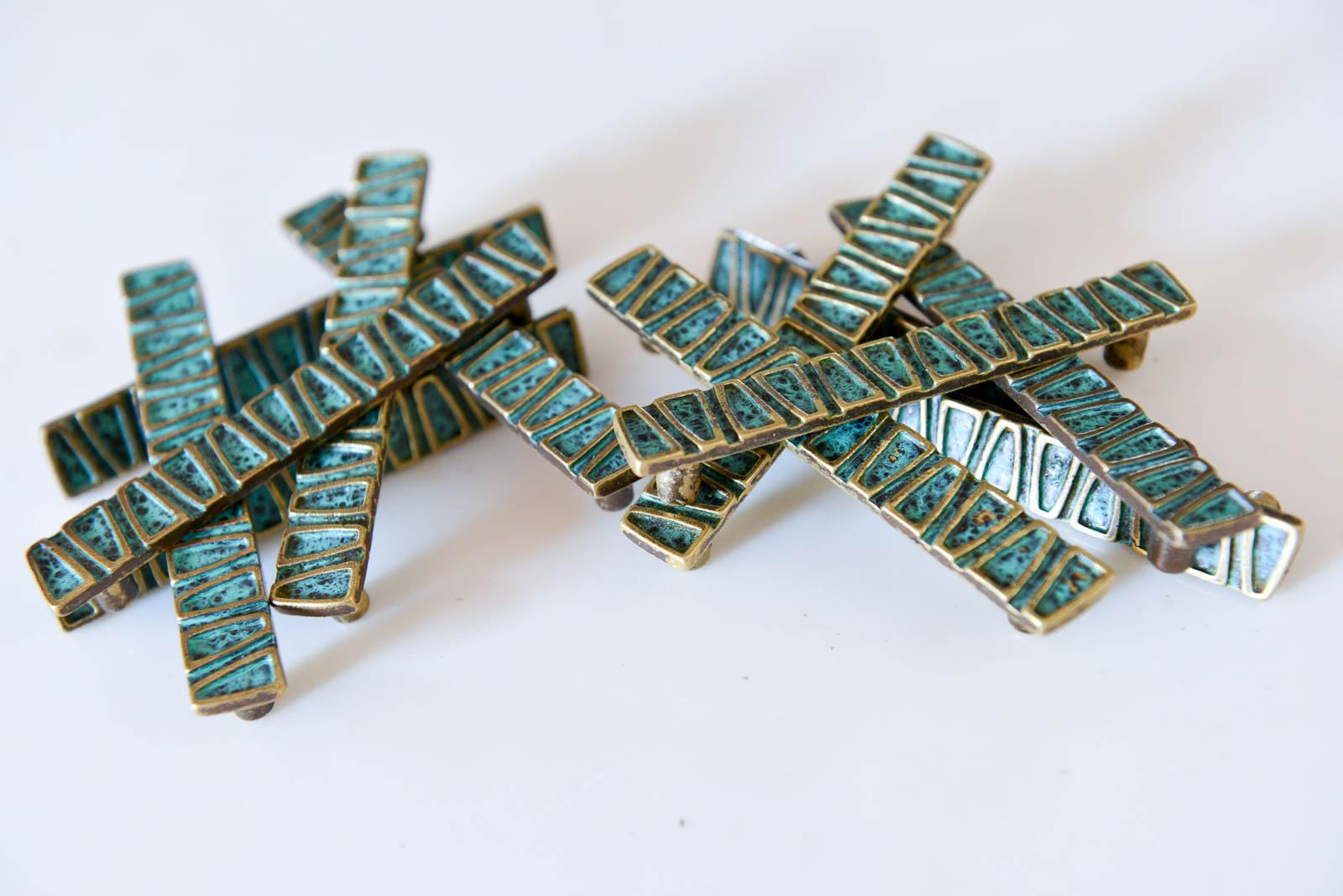 Mid-Century Modern Set of 12 Vintage Brass and Enamel Cabinet Hardware, circa 1965