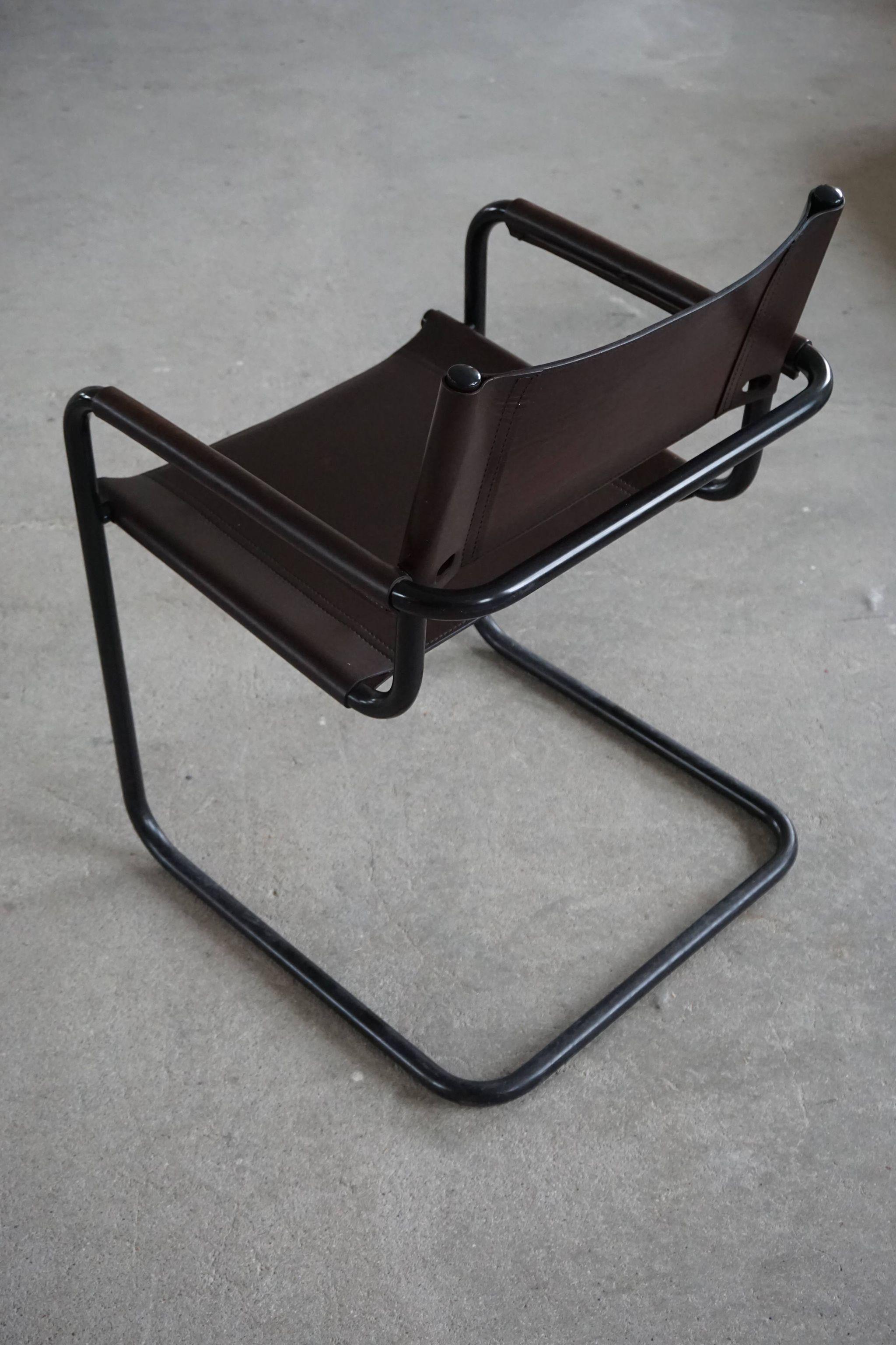 Ensemble de 12 fauteuils cantilever vintage en cuir marron par Linea Veam, Italie, années 70 Bon état à Odense, DK