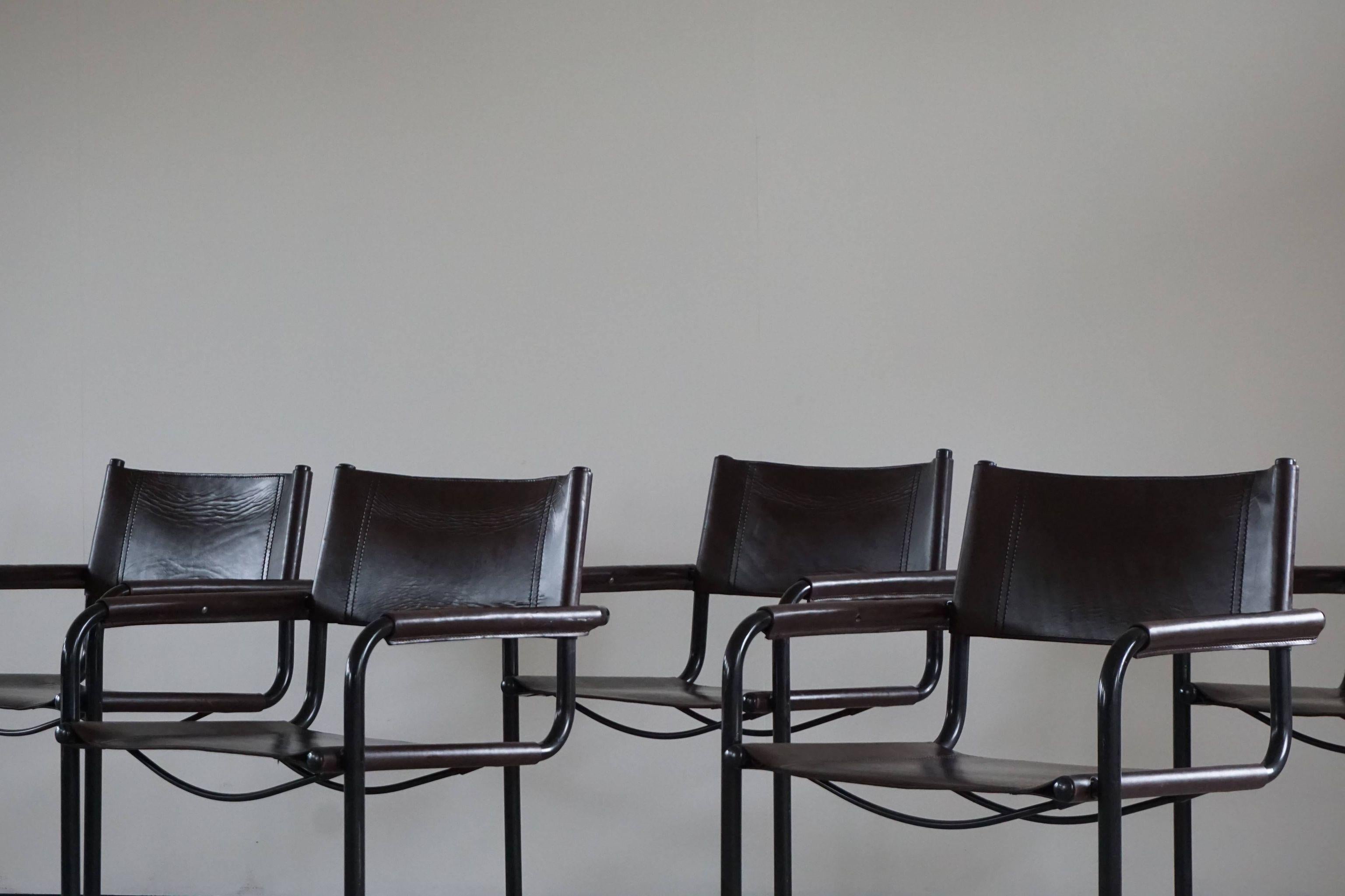 Fin du 20e siècle Ensemble de 12 fauteuils cantilever vintage en cuir marron par Linea Veam, Italie, années 70