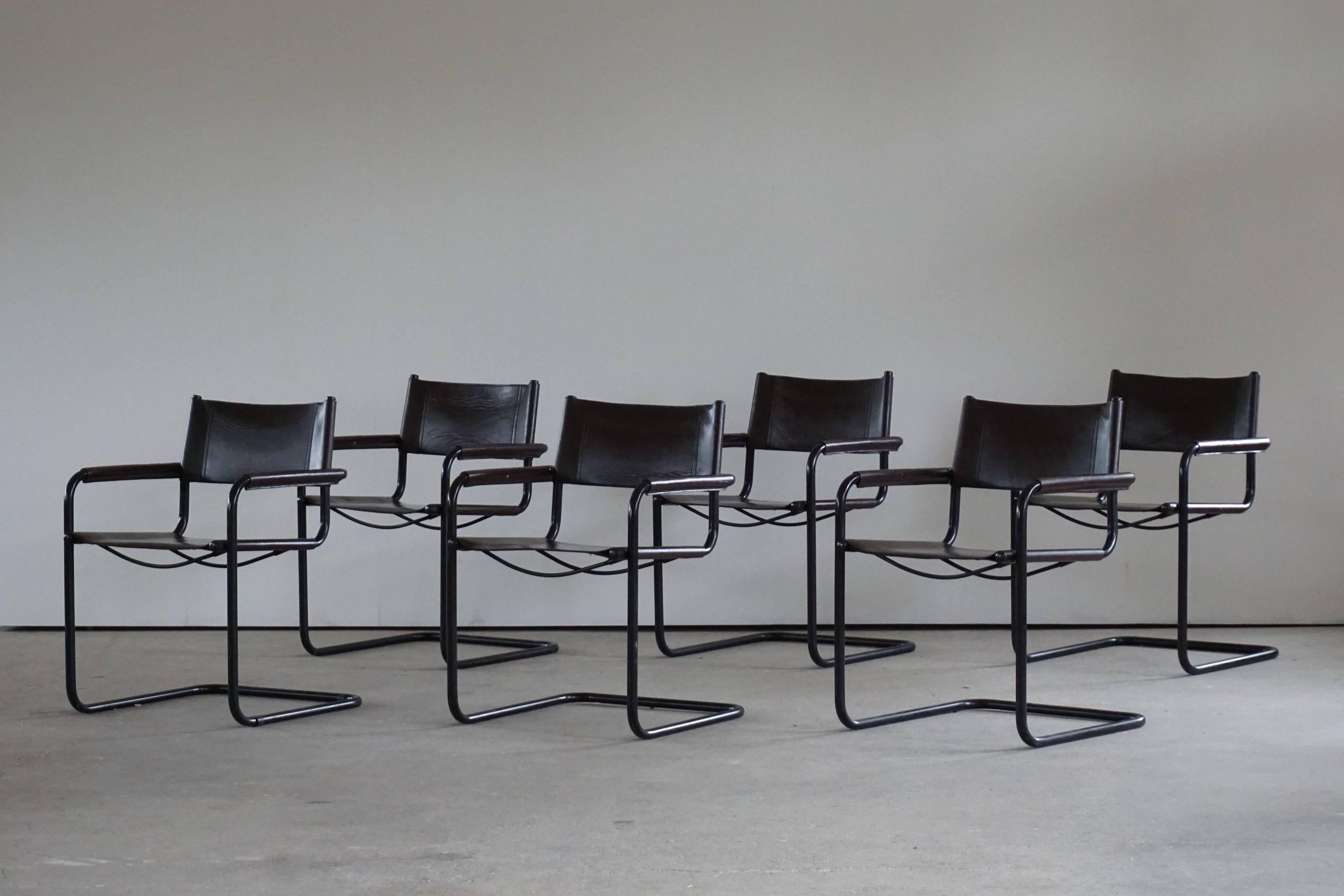 Cuir Ensemble de 12 fauteuils cantilever vintage en cuir marron par Linea Veam, Italie, années 70
